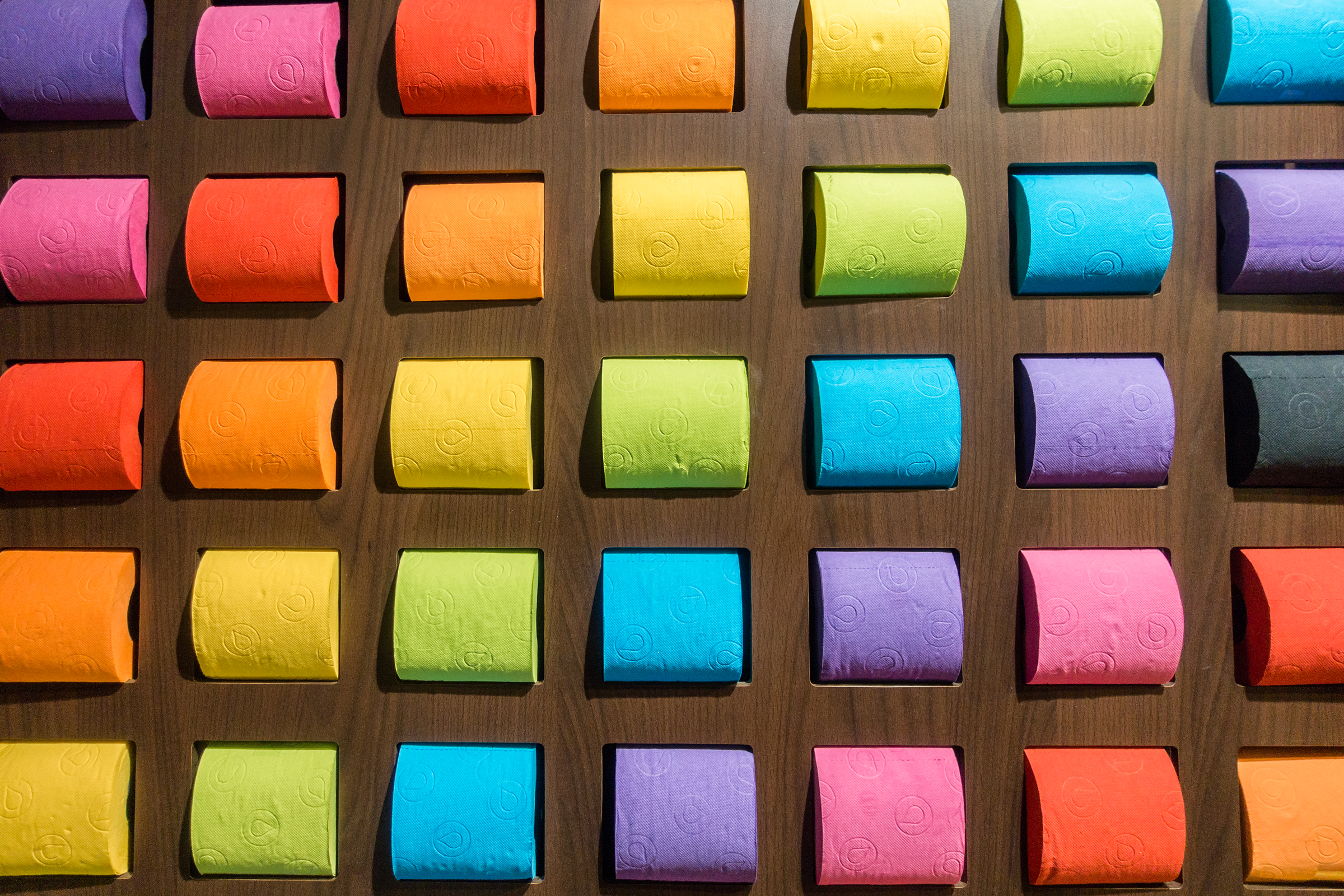 concept-pattern-colorful-tissue-toilet-paper-background_2400.png