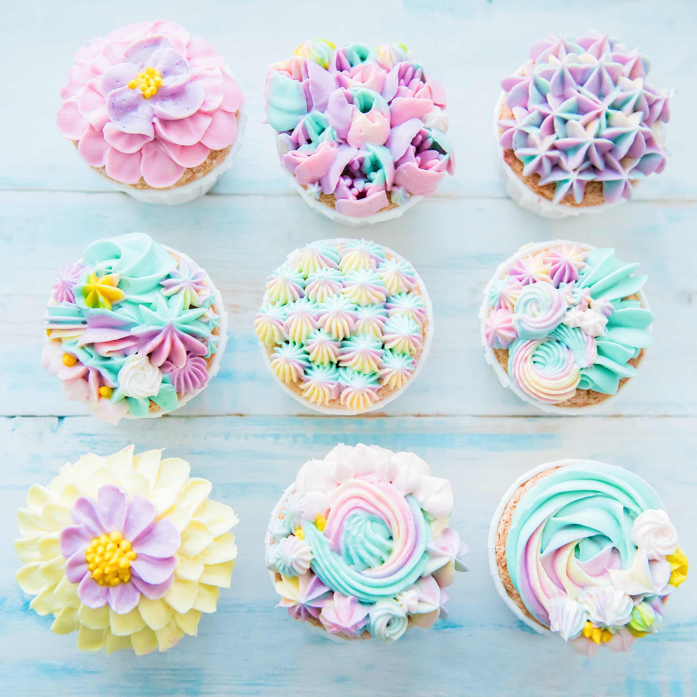 many-sweet-birthday-cupcakes-with-flowers-butter-cream_2400.png