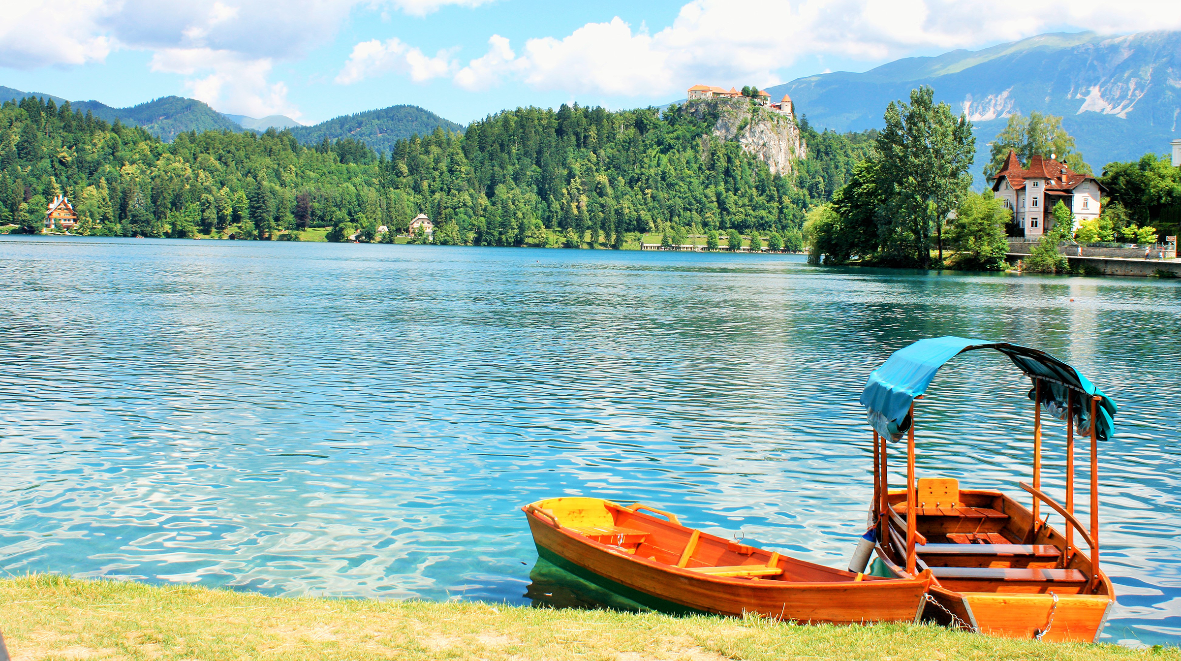 boats-bled-island-lake-bled-slovenia_2400.png