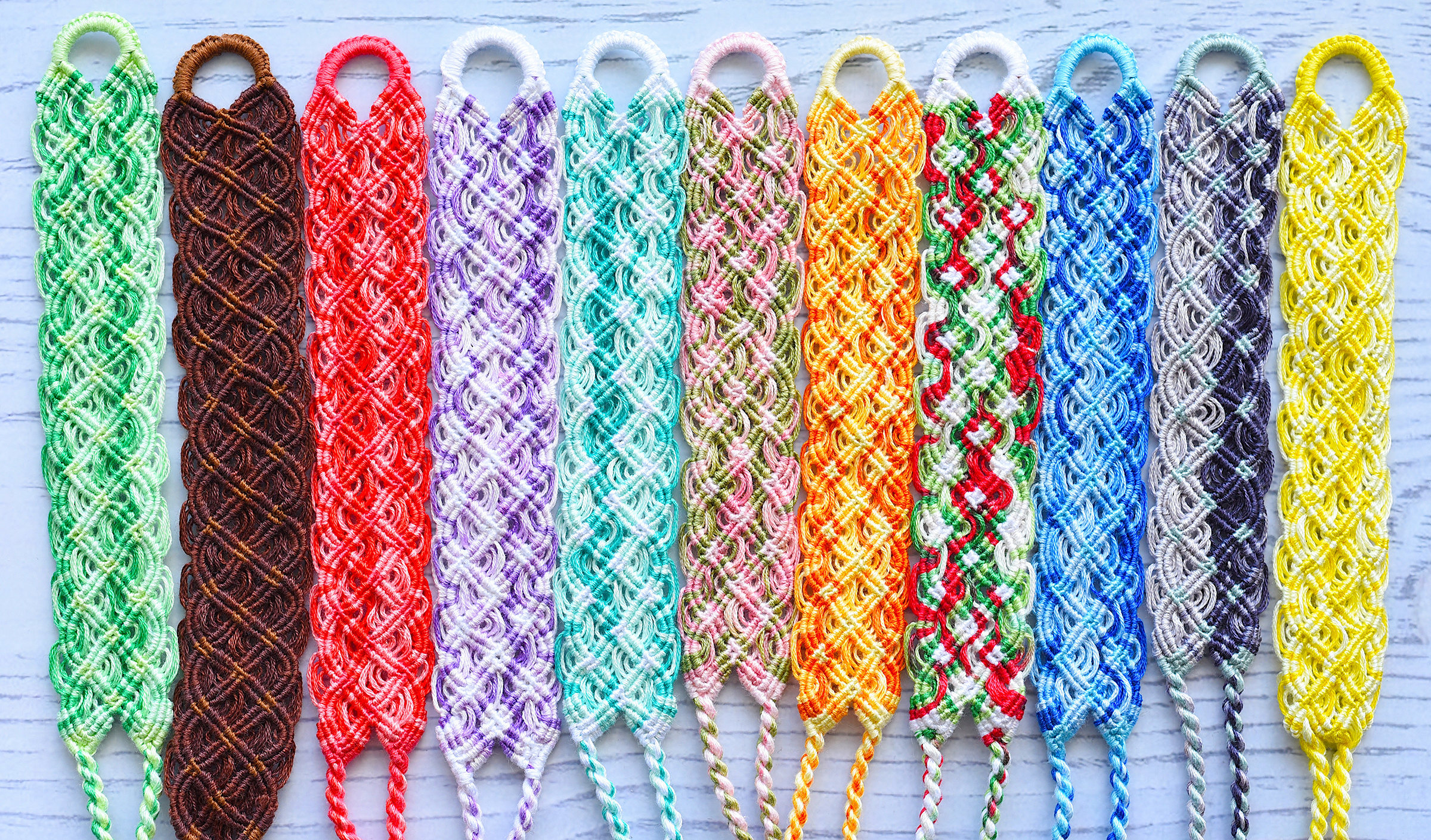 diy-woven-friendship-bracelets-with-unusual-braiding_2400.png