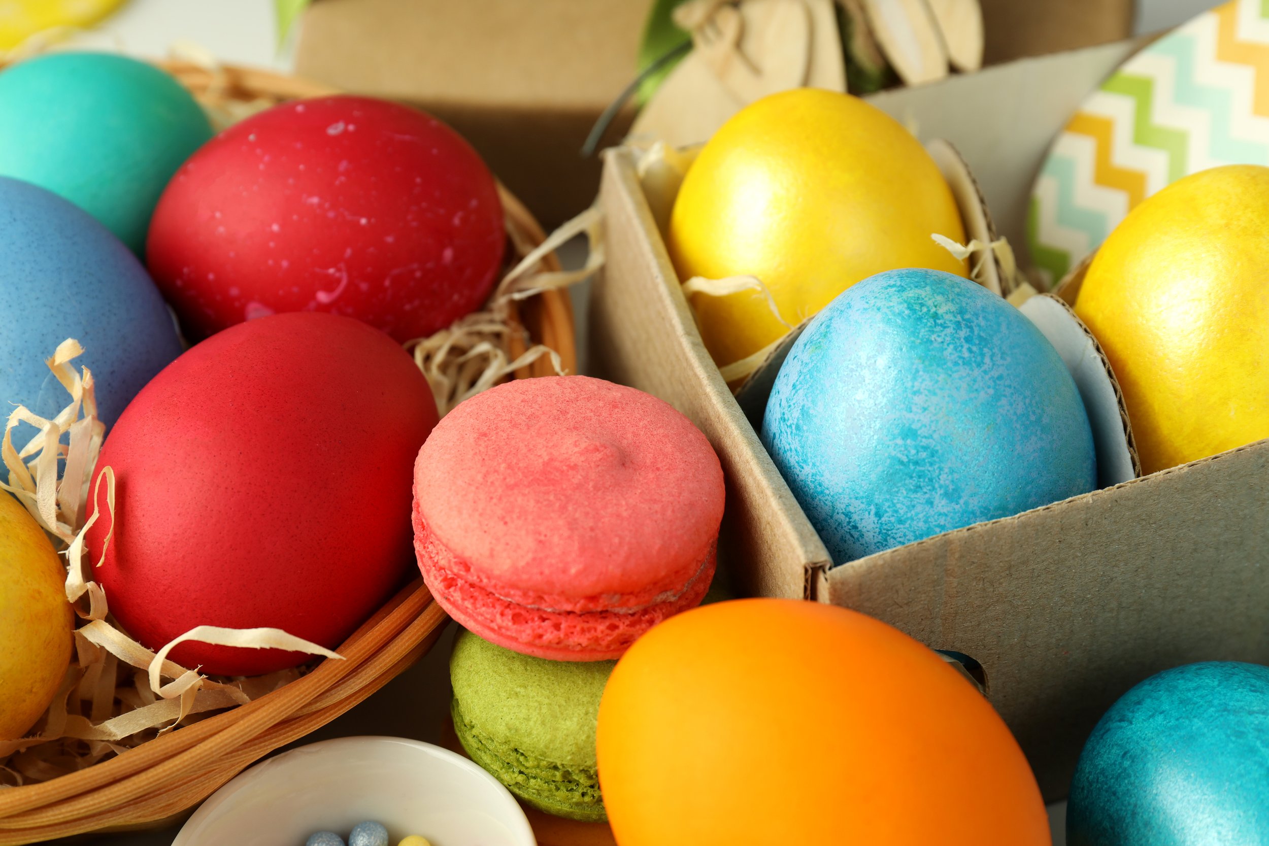 concept-beautiful-easter-eggs-close-up.jpg