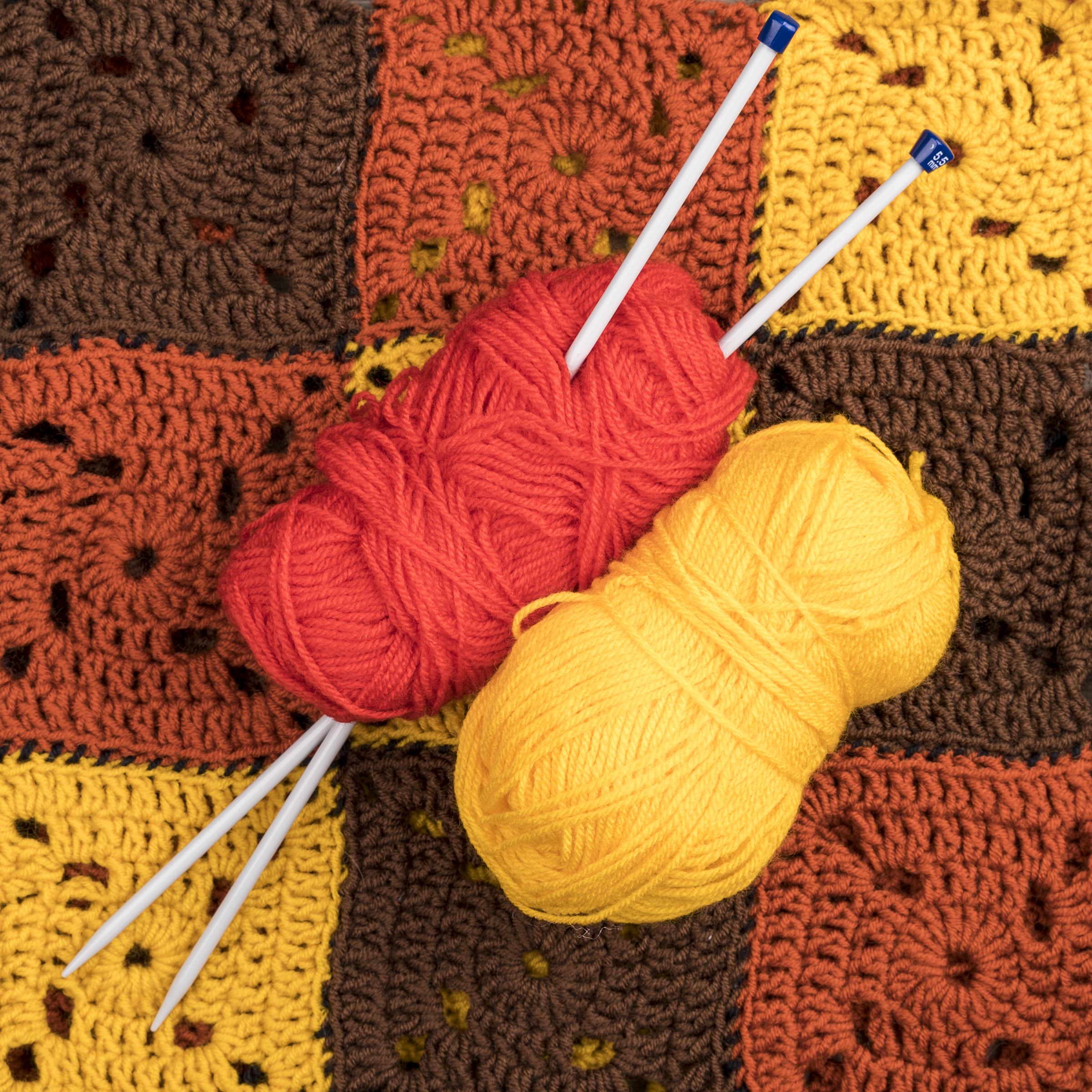 red-yellow-yarn-wool-pattern_2400.png