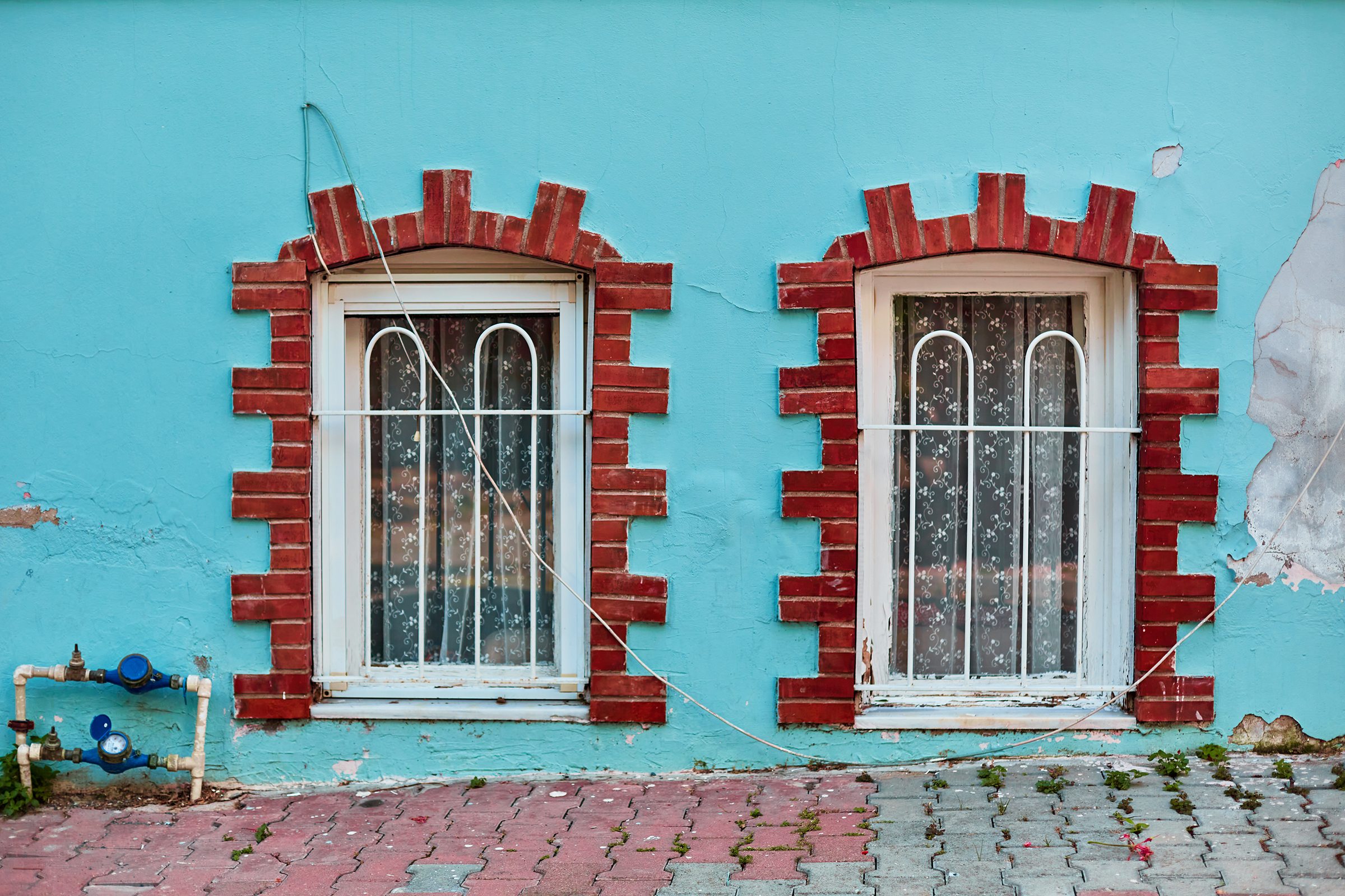 windows-old-house_2400.png