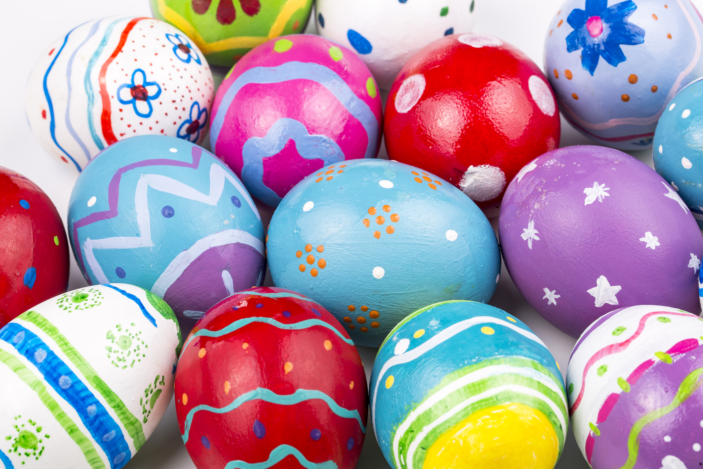 full-background-colorful-pastel-hand-painted-easter-eggs_2400.png