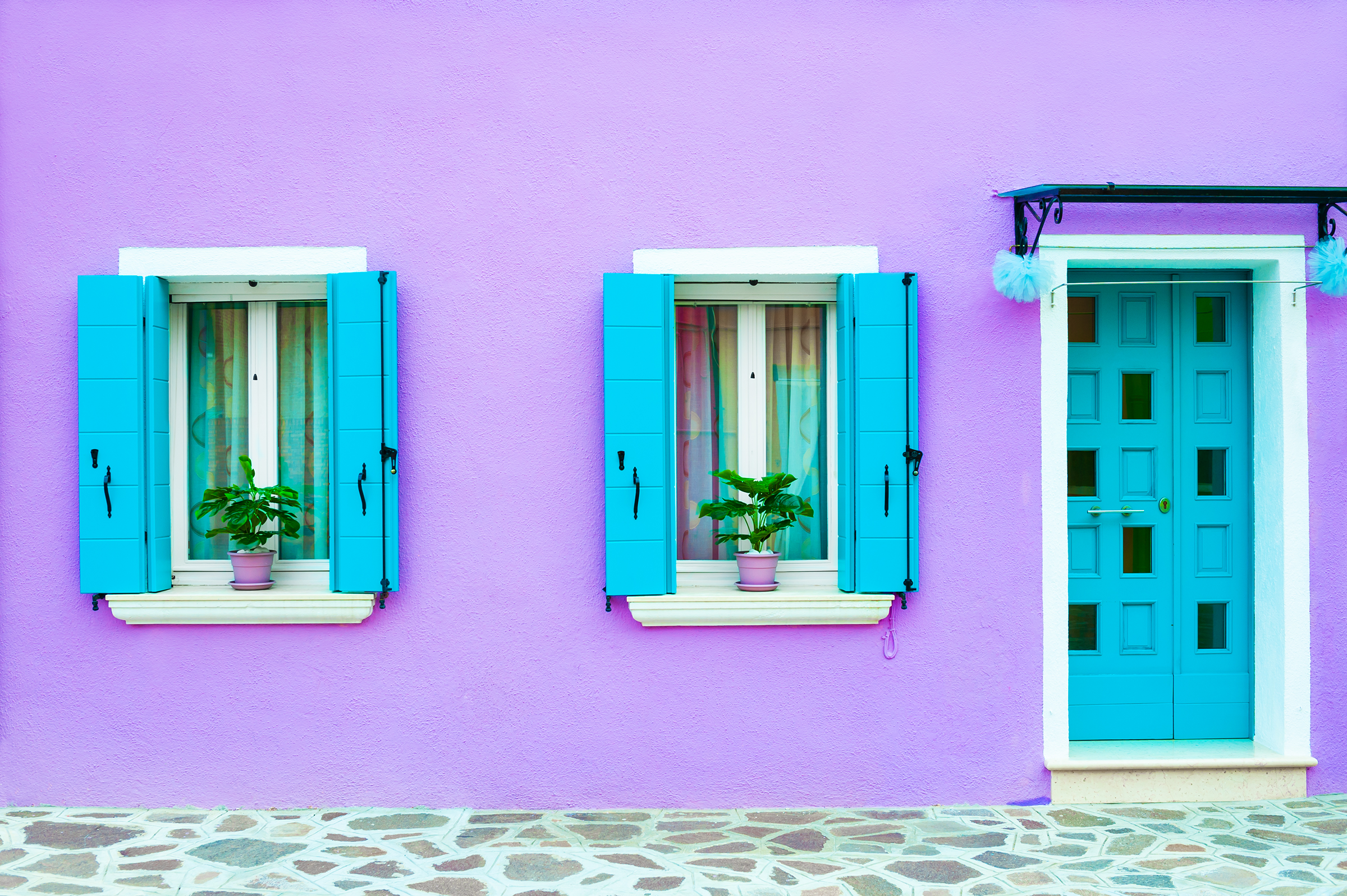 blue-door-windows-with-blue-shutters-violet-facade-house-colorful-architecture-burano-island-venice-italy_2400.png