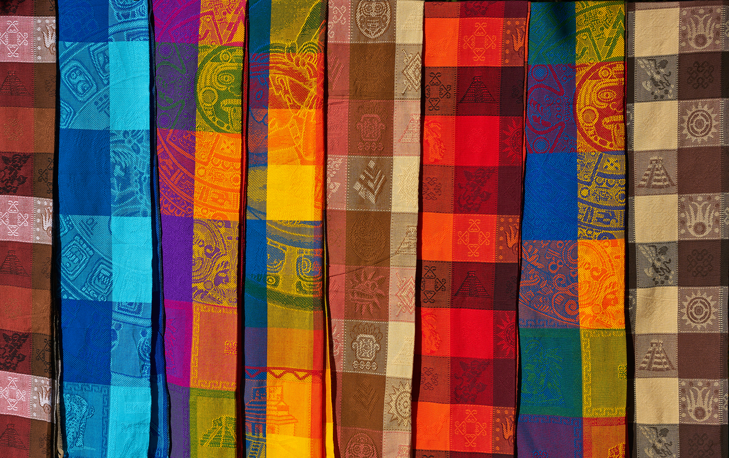 chichen-itza-serape-outdoor-shop_2400.png