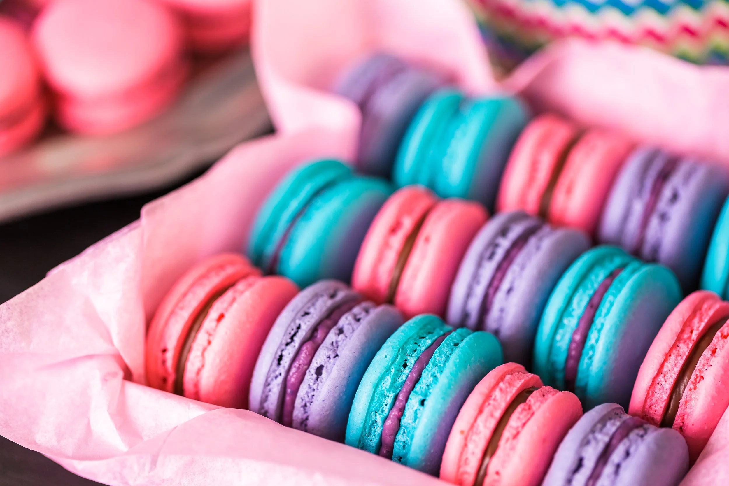 row-colorful-french-macaroons-box.jpg