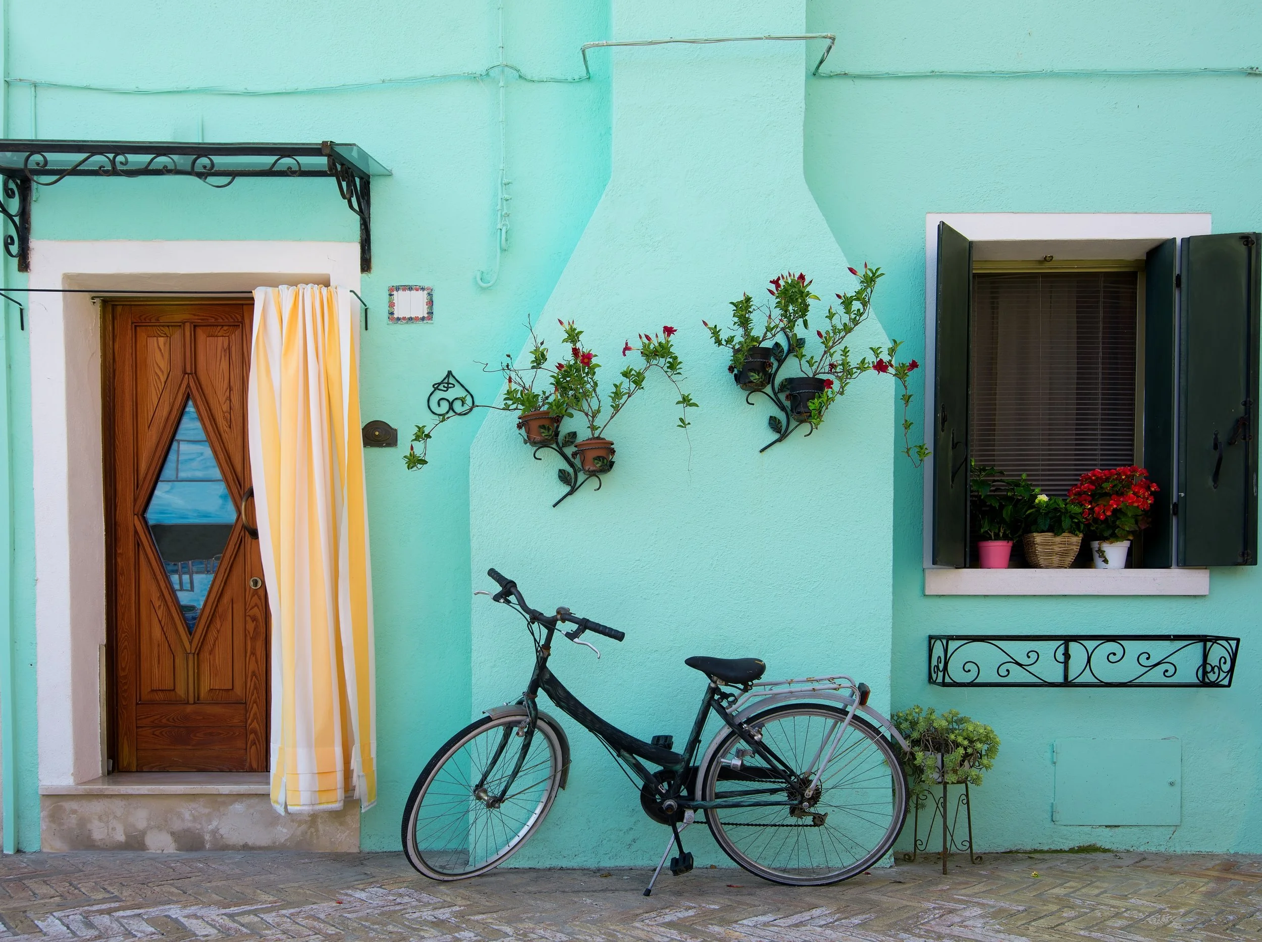 bicycle-near-turquoise-house-venetian-island-burano-italy.jpg