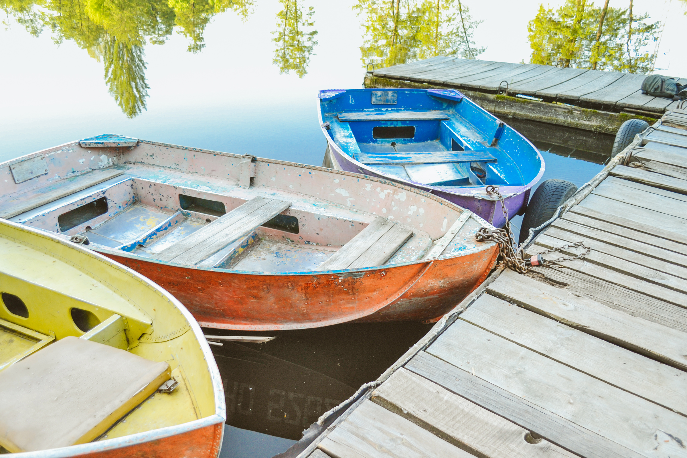 old-iron-old-shabby-rusty-colorful-boat-boat-is-dock_2400.png