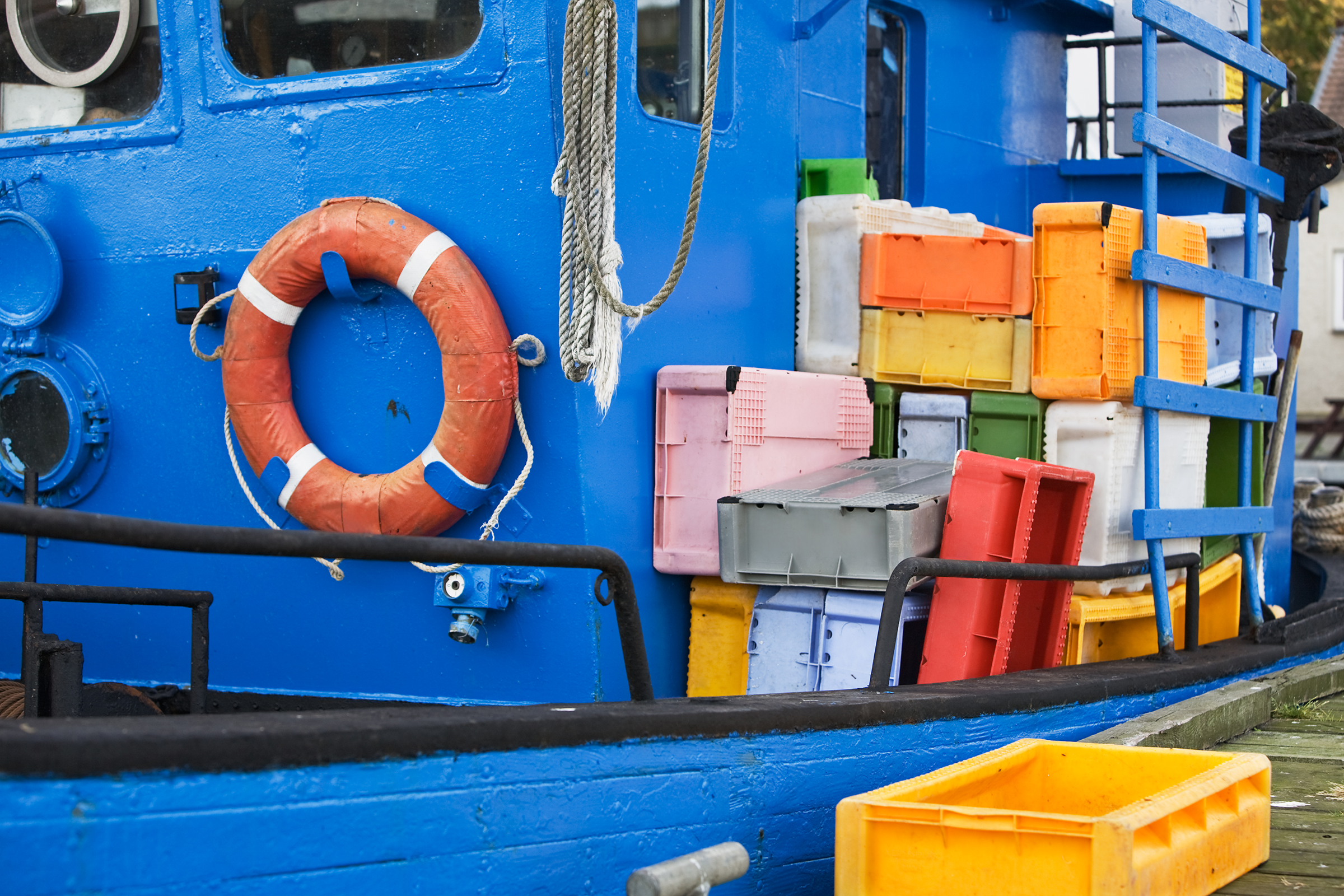 fish-cutter-with-colorful-shipping-containers-life-belt_2400.png