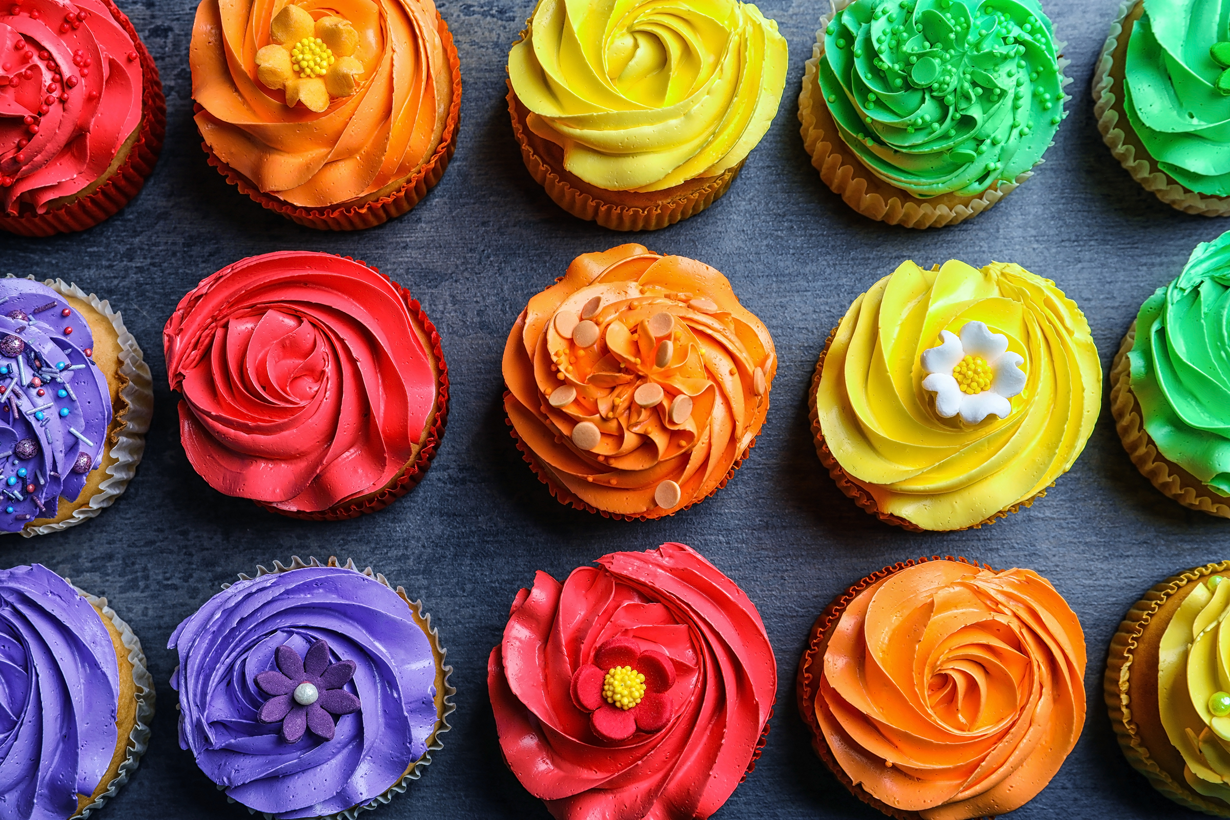 tasty-colorful-cupcakes-table_2400.png