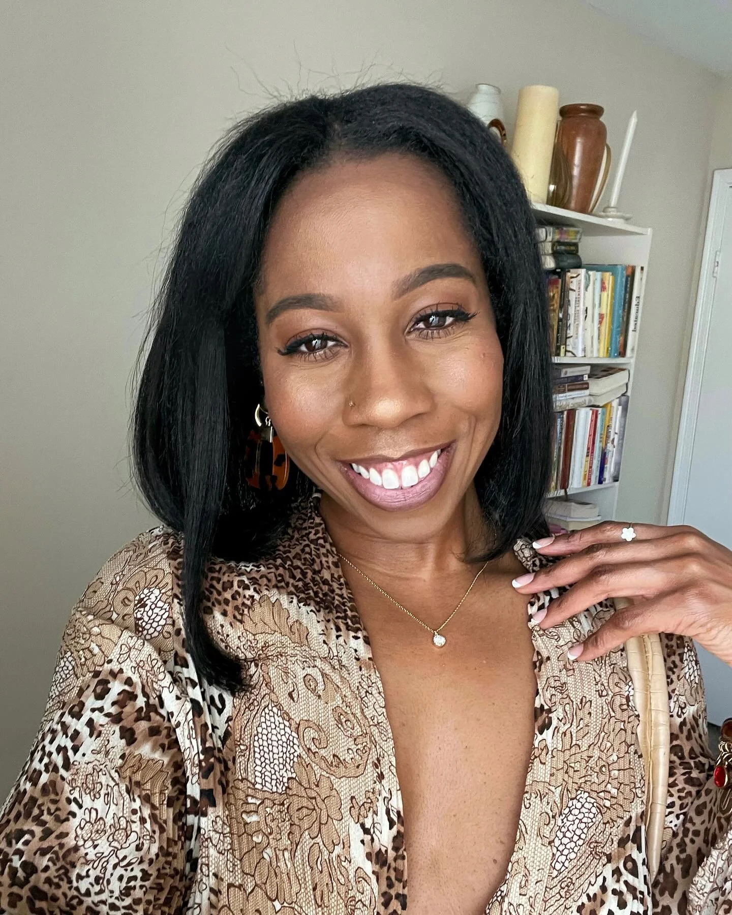 prioritizing laughter and healing ⁣⁣⁣
⁣⁣⁣
⁣⁣⁣
outfit details:⁣⁣⁣
-blouse - thrifted in Dallas ⁣⁣⁣
-belt &amp; purse - thrifted in Bmore⁣⁣⁣
-skirt - thrifted in Philly ⁣⁣⁣
-boots - @misslolaofficial ⁣⁣⁣
-hair rejuvenation ⁣@contactevie ⁣
⁣⁣⁣
#thrifted