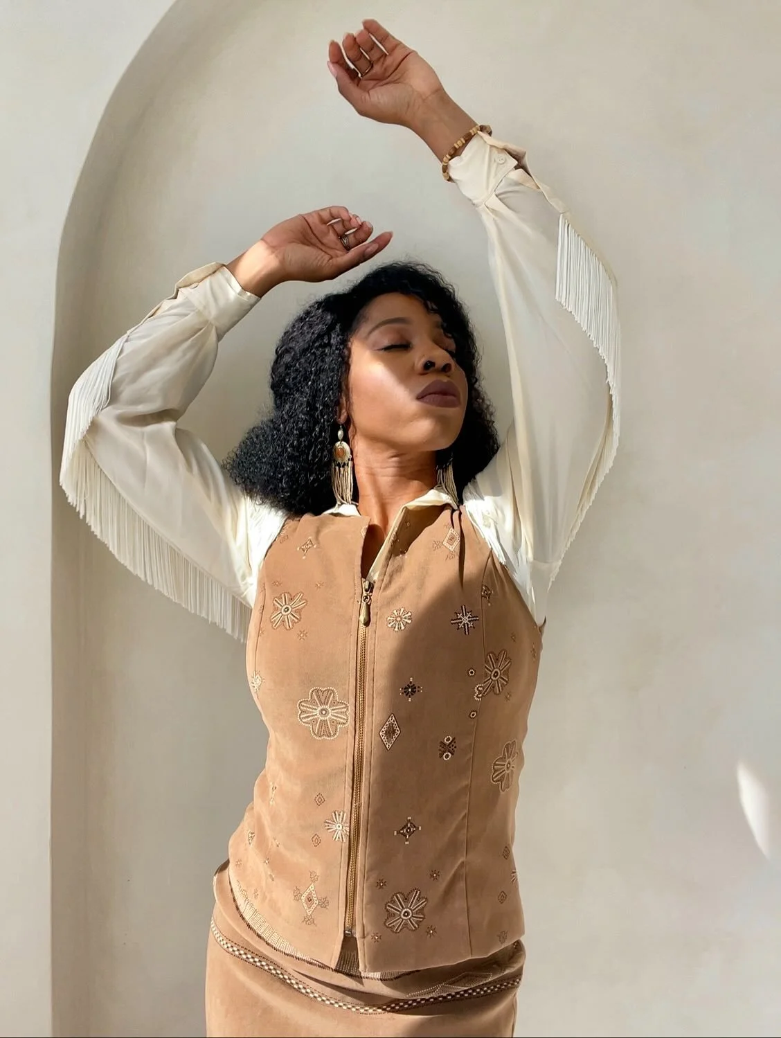 she’s grounded and creating from a place of peace  
  
  
To my lovely friend @vintage.x.nature, your class was everything! You held space for women to connect and tap into what makes them feel powerful