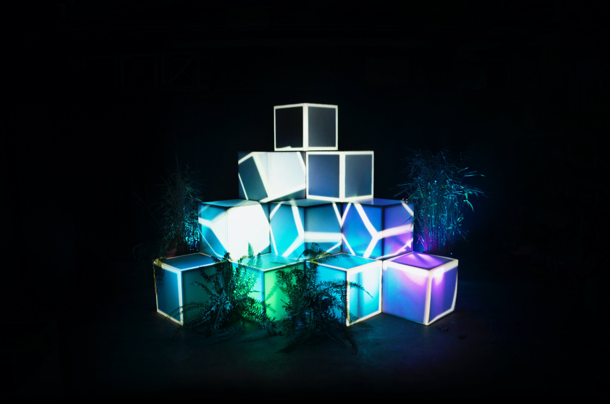 Lumenarius CUBIX Modular Staging System Projection Mapping 10.jpeg