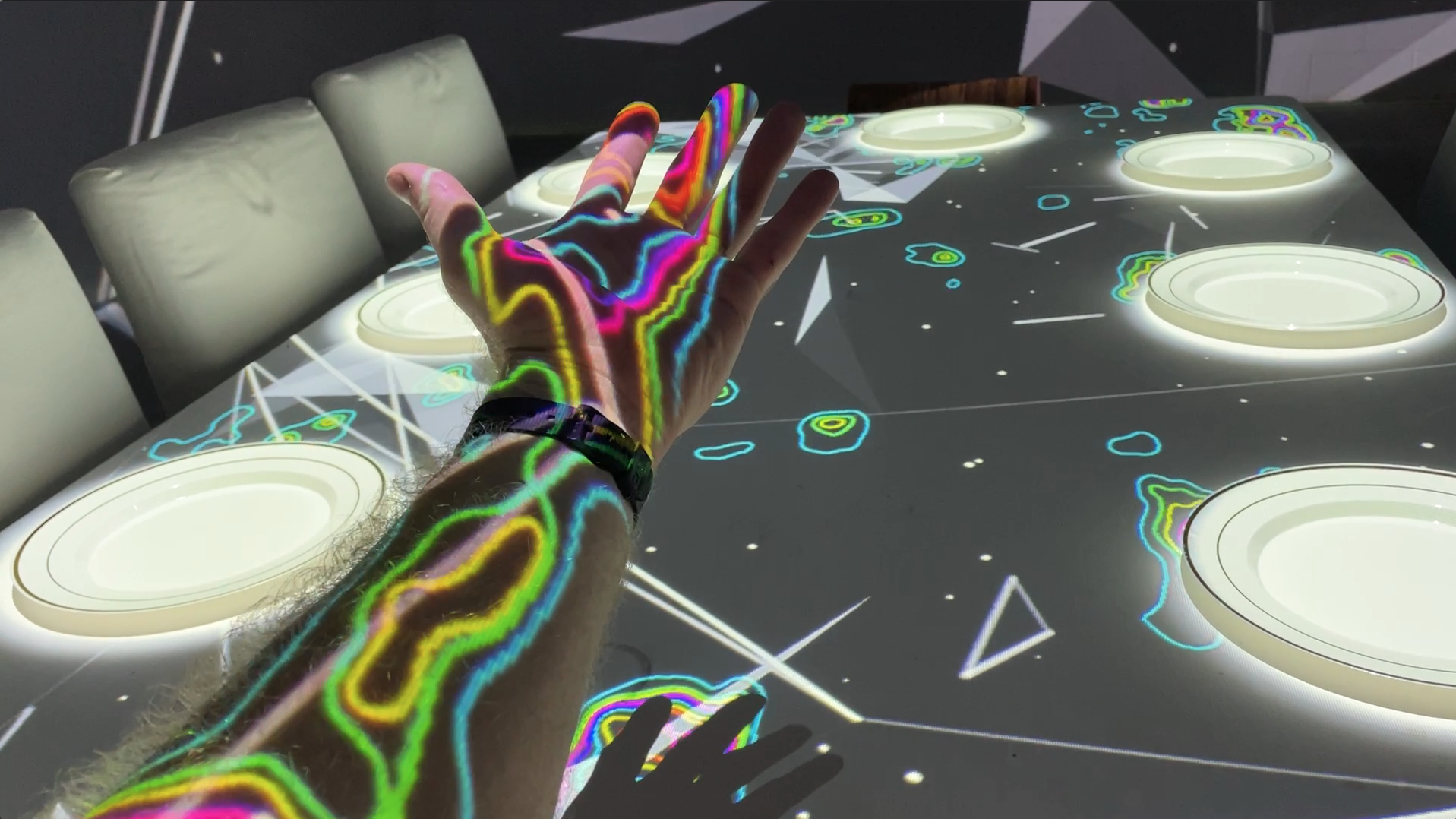 INTERACTIVE PROJECTION MAPPING FOR IMMERSIVE DINNER TABLE