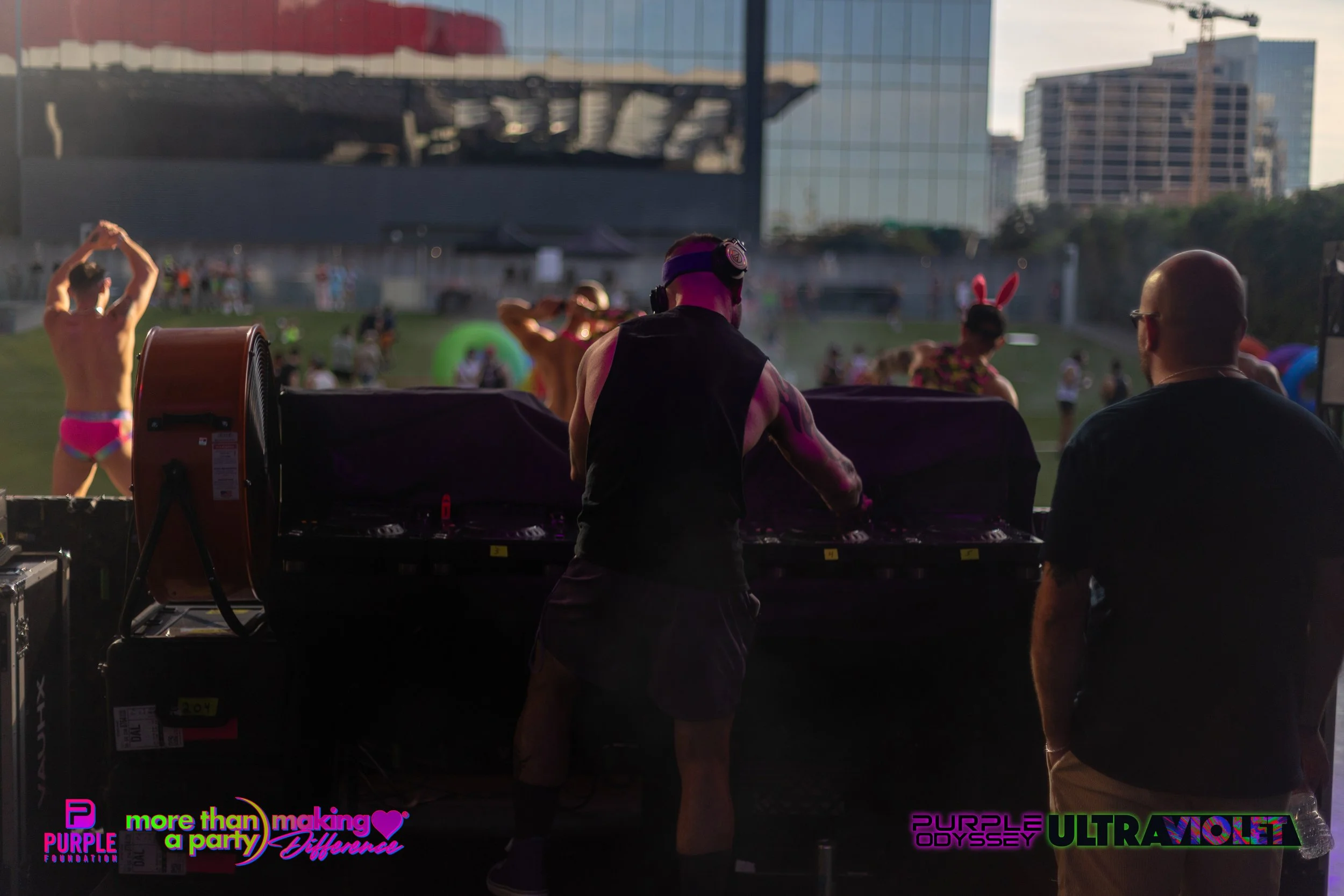 PPW25-02-PHOTOS-10 GLOW-1.jpg