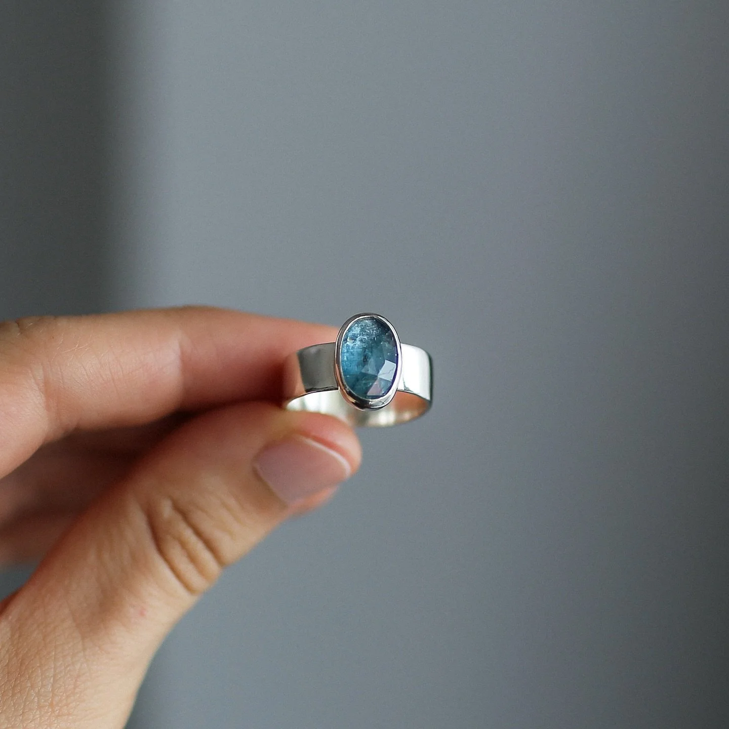 Blue kyanite set on a thick, smooth sterling silver band ~ a bold and calming piece that&rsquo;s perfect for lovers of blue 💙 Size 8 US.

.
.
.

#solmayjewelry #sterlingsilverring #chunkyring #statementpiece #bluenkyanitejewelry #handmadeinokinawa #