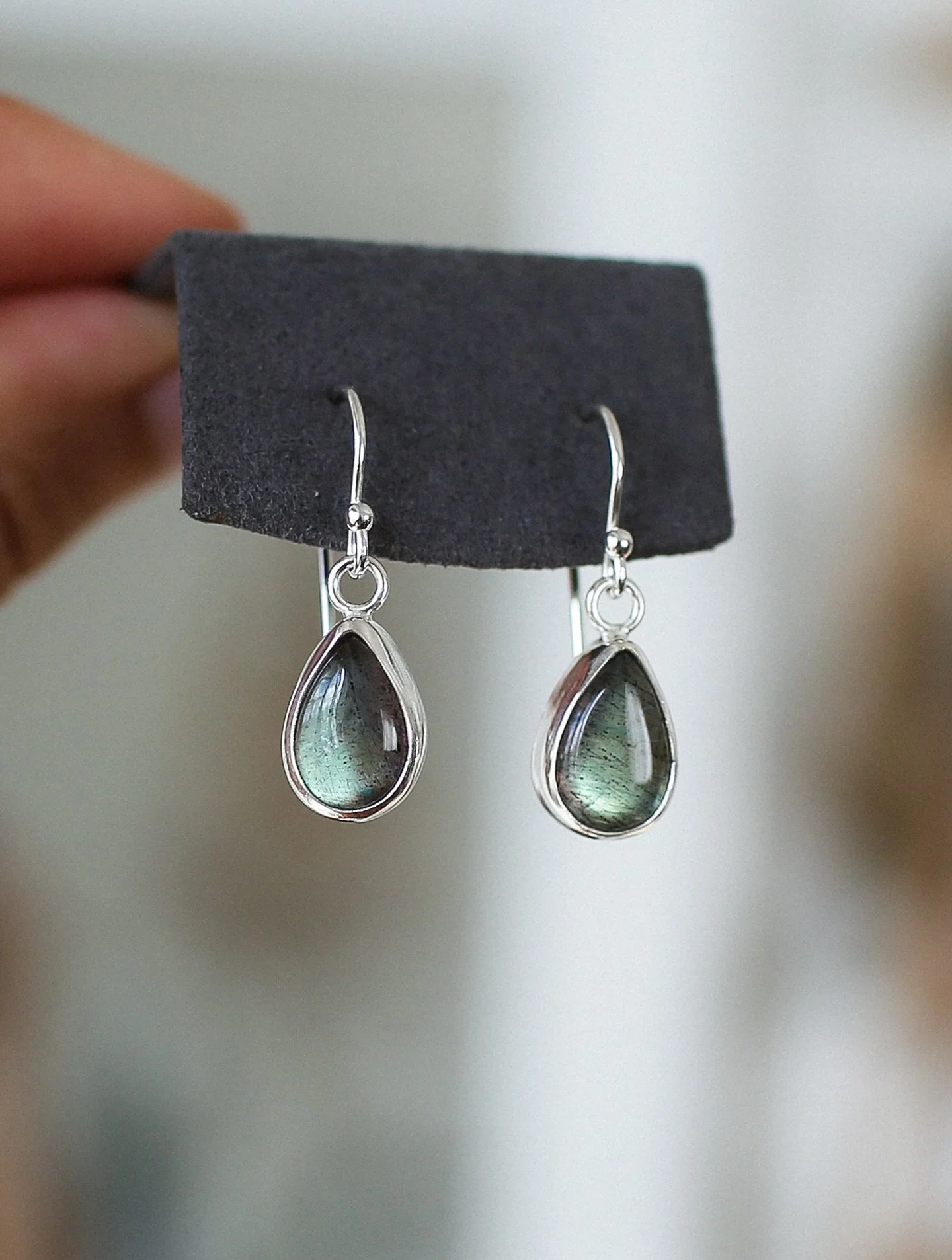 Just made ~ glowing labradorite stones with a magical flash that shifts in different lighting ✨ It&rsquo;s hard to believe they come naturally from the earth! Hung on classic hooks for easy, everyday wear.

.
.
.

#labradoriteearrings #sterlingsilver