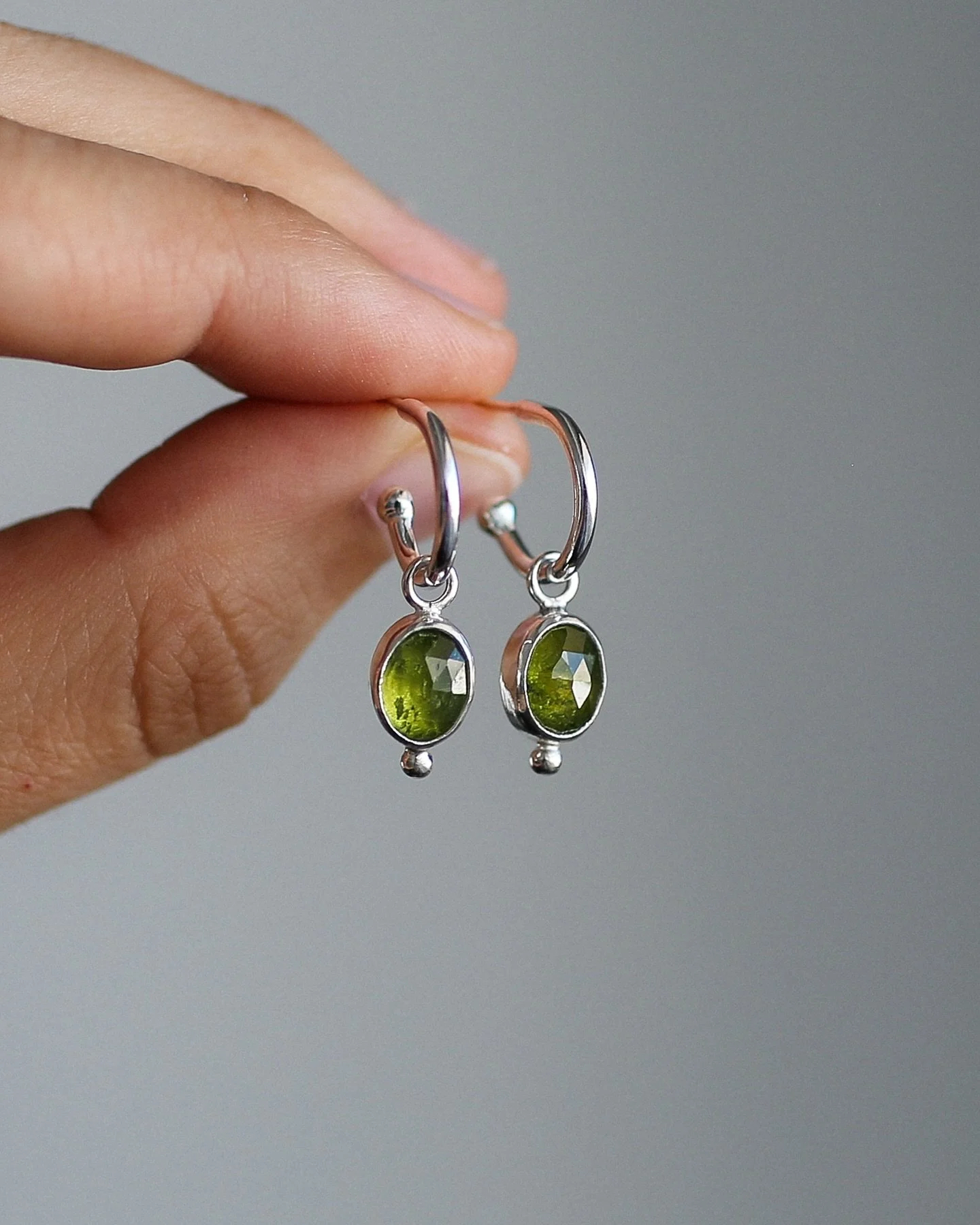 Dew drop earrings 🌱✨ Green vesuvianite stones, catching the light like little drops of morning dew ~ hanging on charm hoops.

.
.
.

#solmayjewelry #handmadeearrings #greenandsilver #earthyjewelry #gemstoneearrings #newcollection