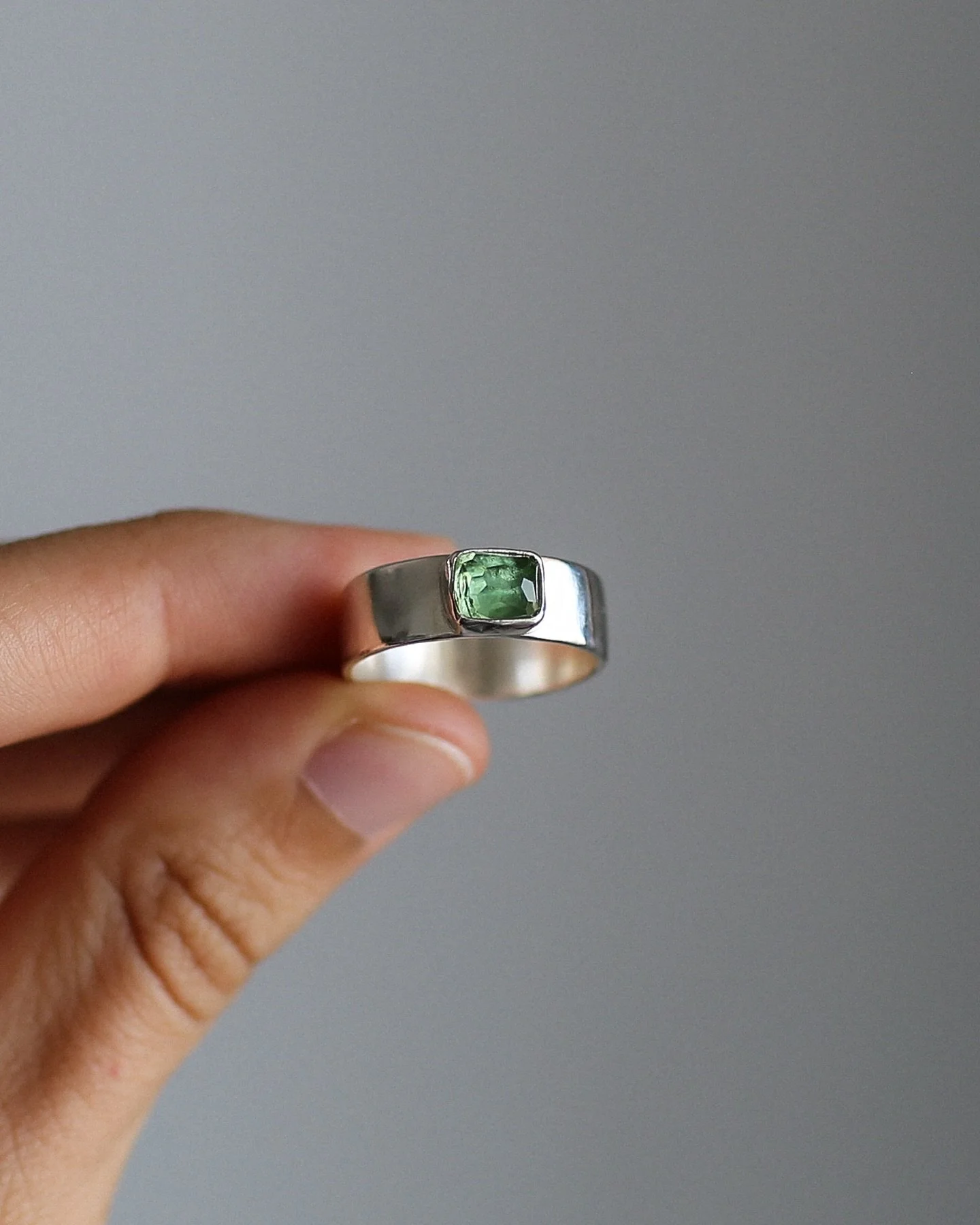 The Gwen ring ~ a chunky green tourmaline on a smooth silver band. She is confident, embodying the magic of green and silver 💚🩶 Size 7.75

.
.
.

#solmayjewelry #silverandgreenjewelry #chunkyring #sɪʟᴠᴇʀʀɪɴɢ #silverjewels #silversmith