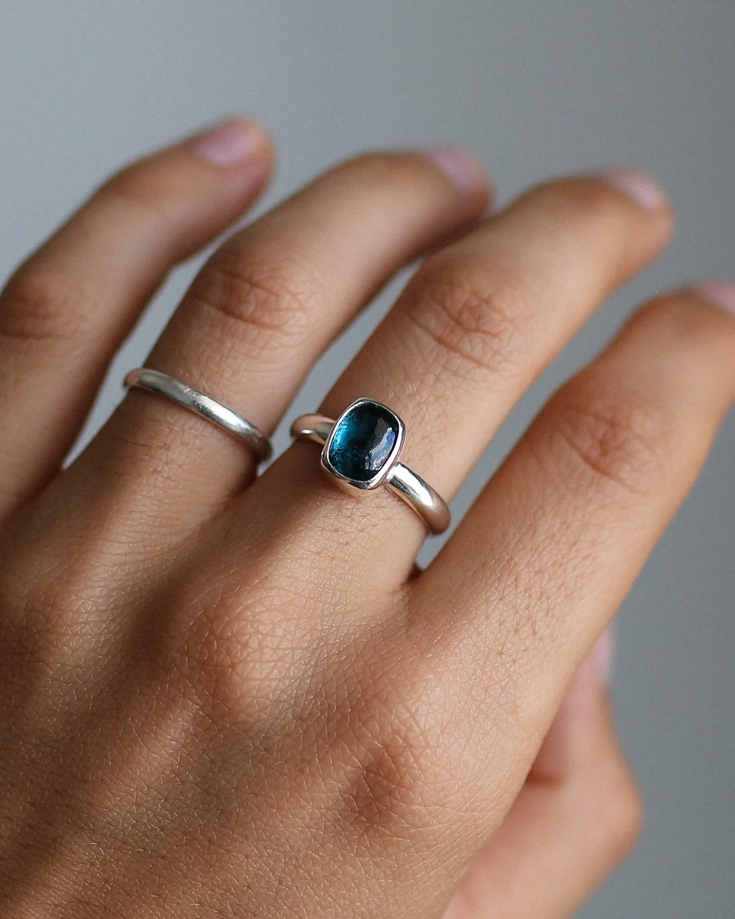 *Sold* The Indi ring ~ a deep blue kyanite in a perfect little rectangle shape.💙 

.
.
.

#blueandsilver #silverjewels #kyanitering #solmayjewelry