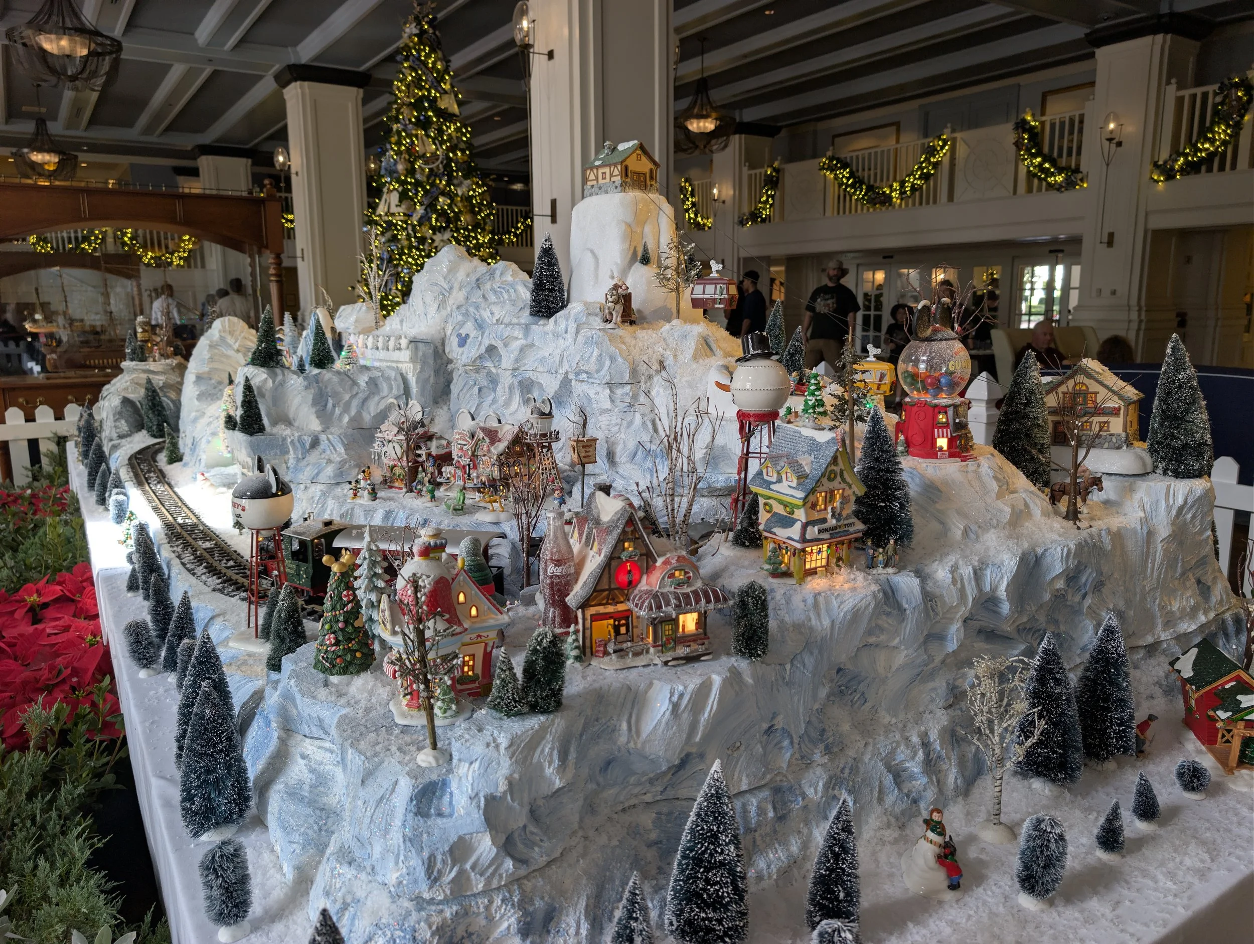  Disney’s Yacht Club Resort Lobby Miniature Christmas Train Village Holiday Seasonal Tree 