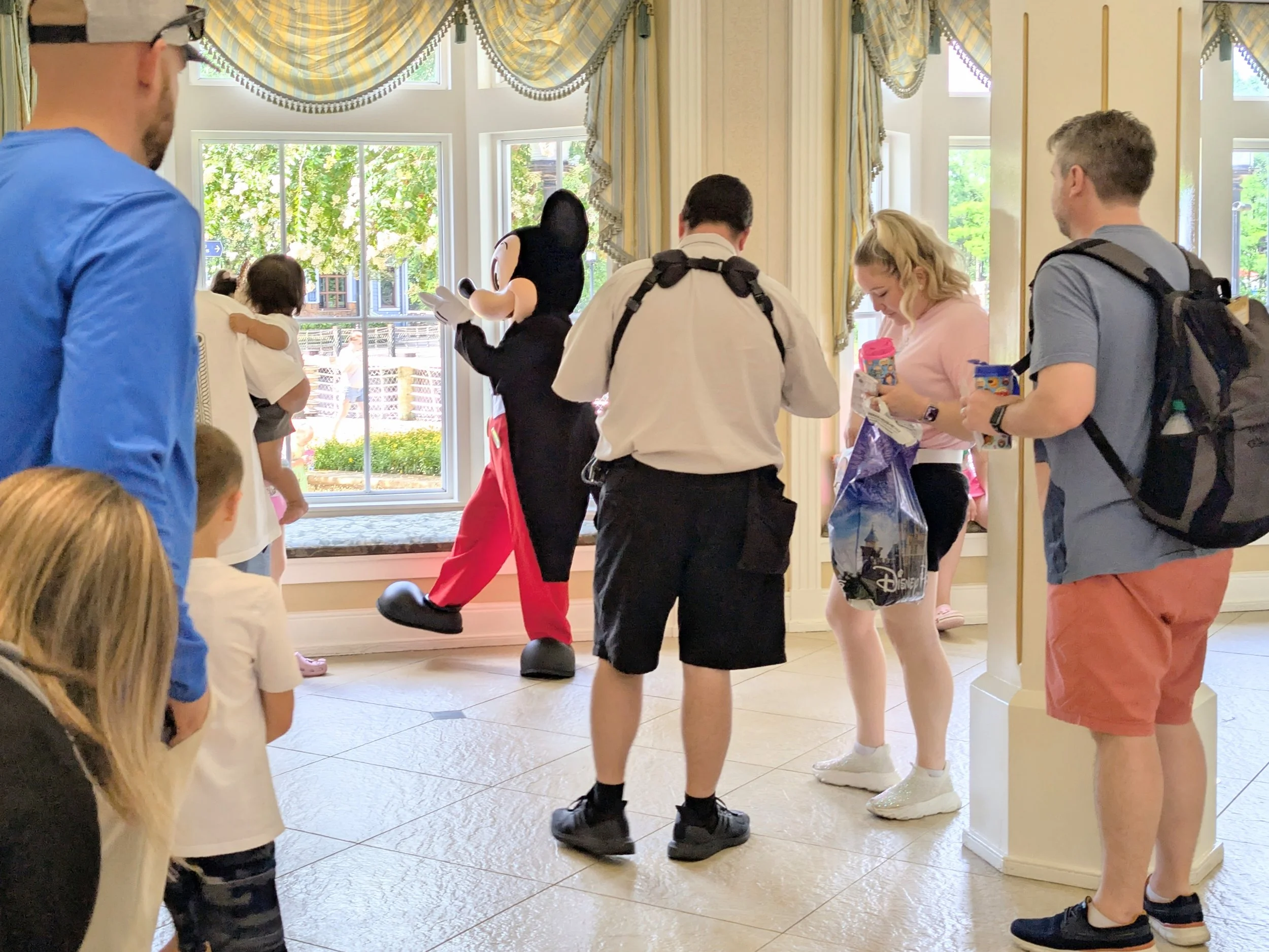 Disney's Port Orleans Riverside Resort Cool Kids Summer Character Greetings Appearances Visit Meeting