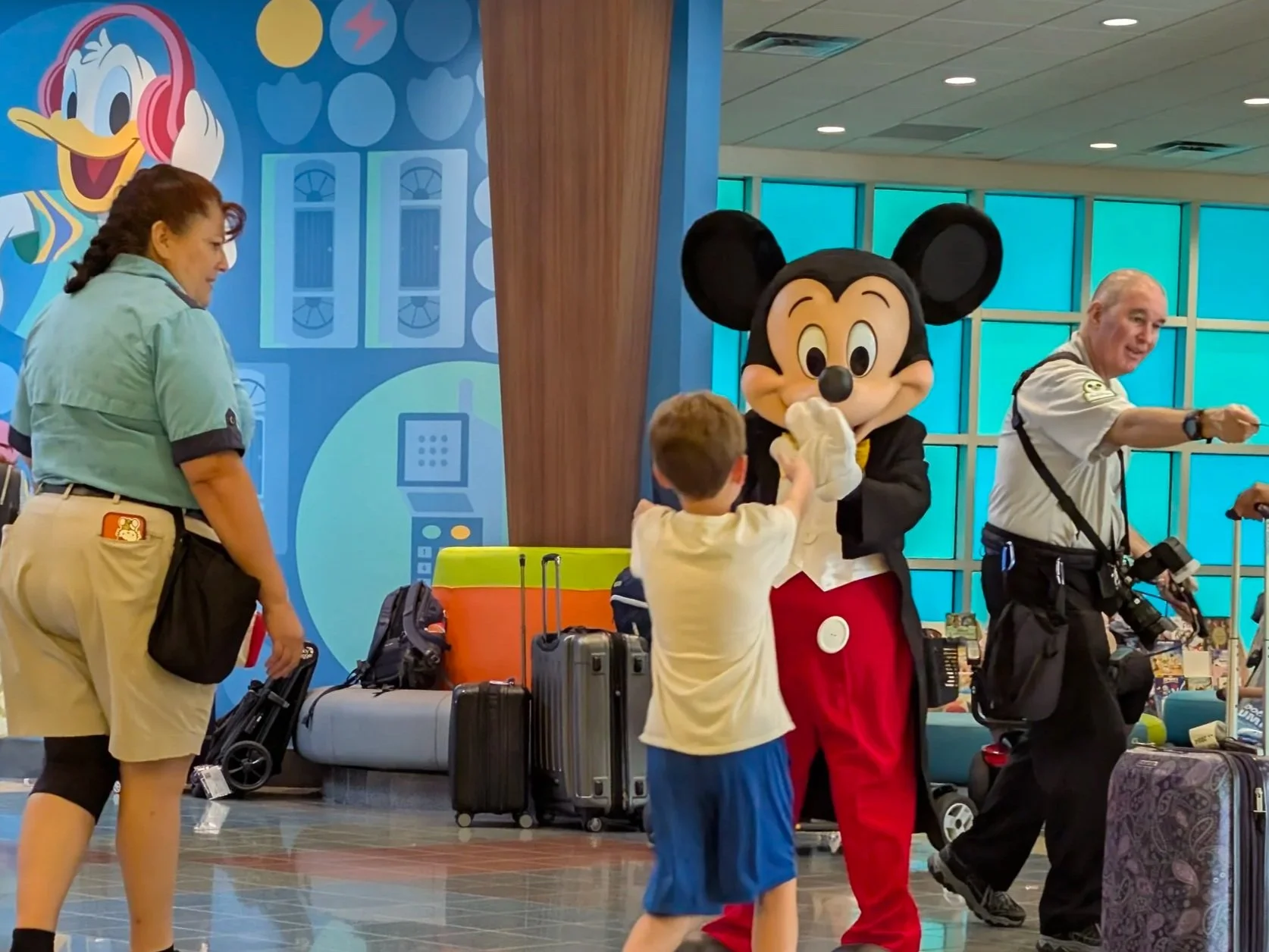 Disney's Pop Century Resort Cool Kids Summer Character Greetings Meet Appearance Visit