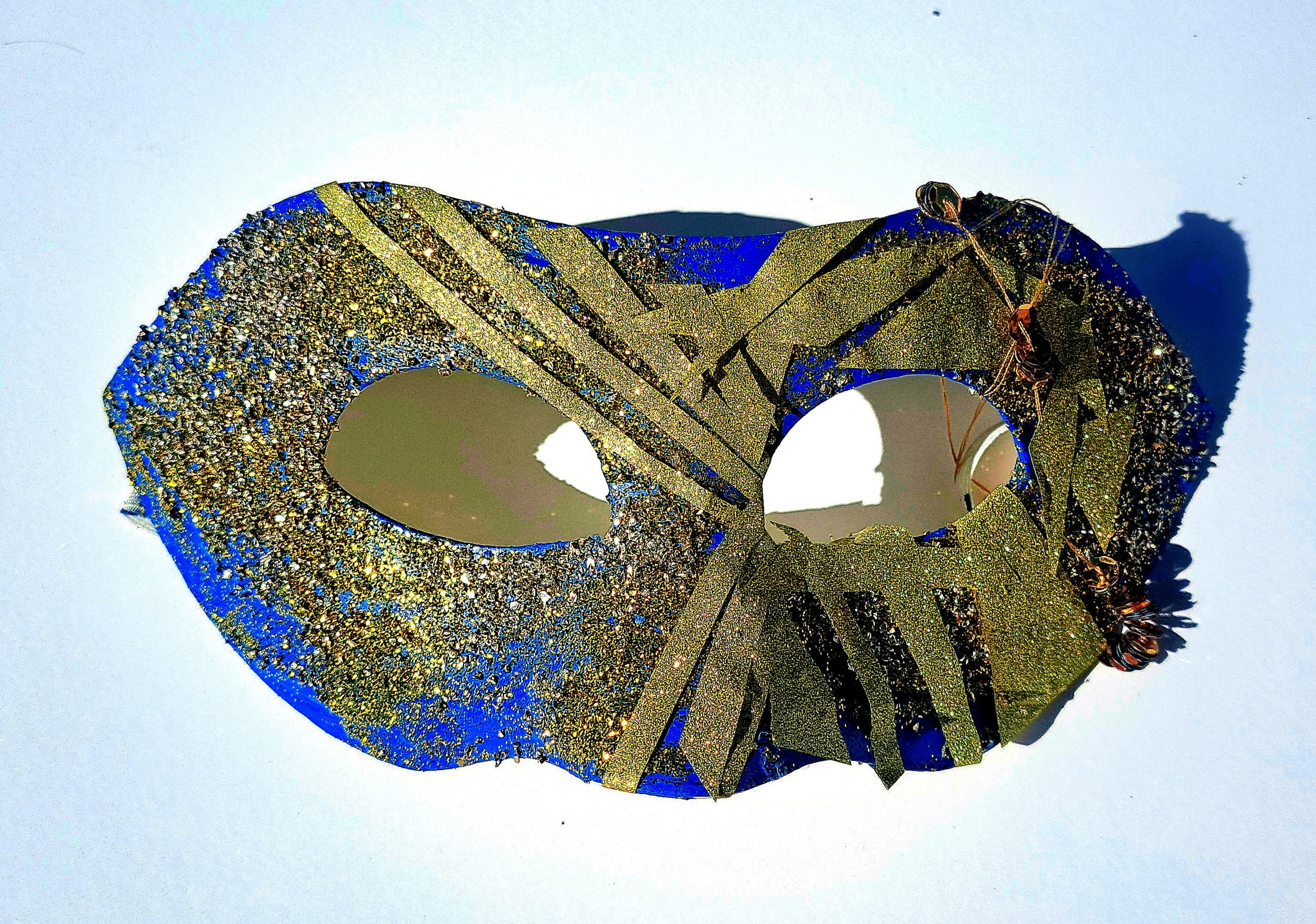 AmandaYardley.Glisten.mask.jpg