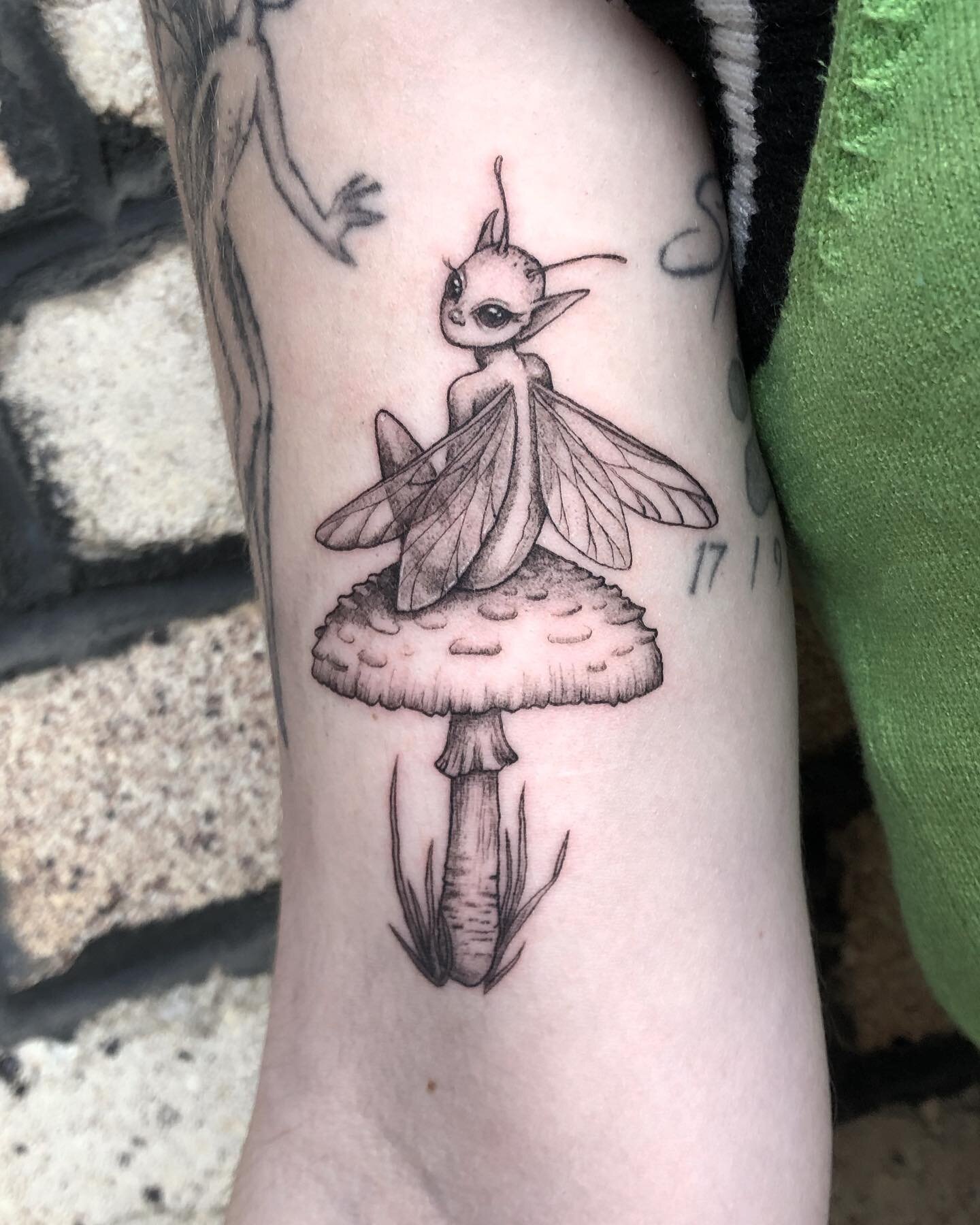 Finally got to do this little pixie for @fairy.fuvkmother glad she is finally united with u ✨ 🌸