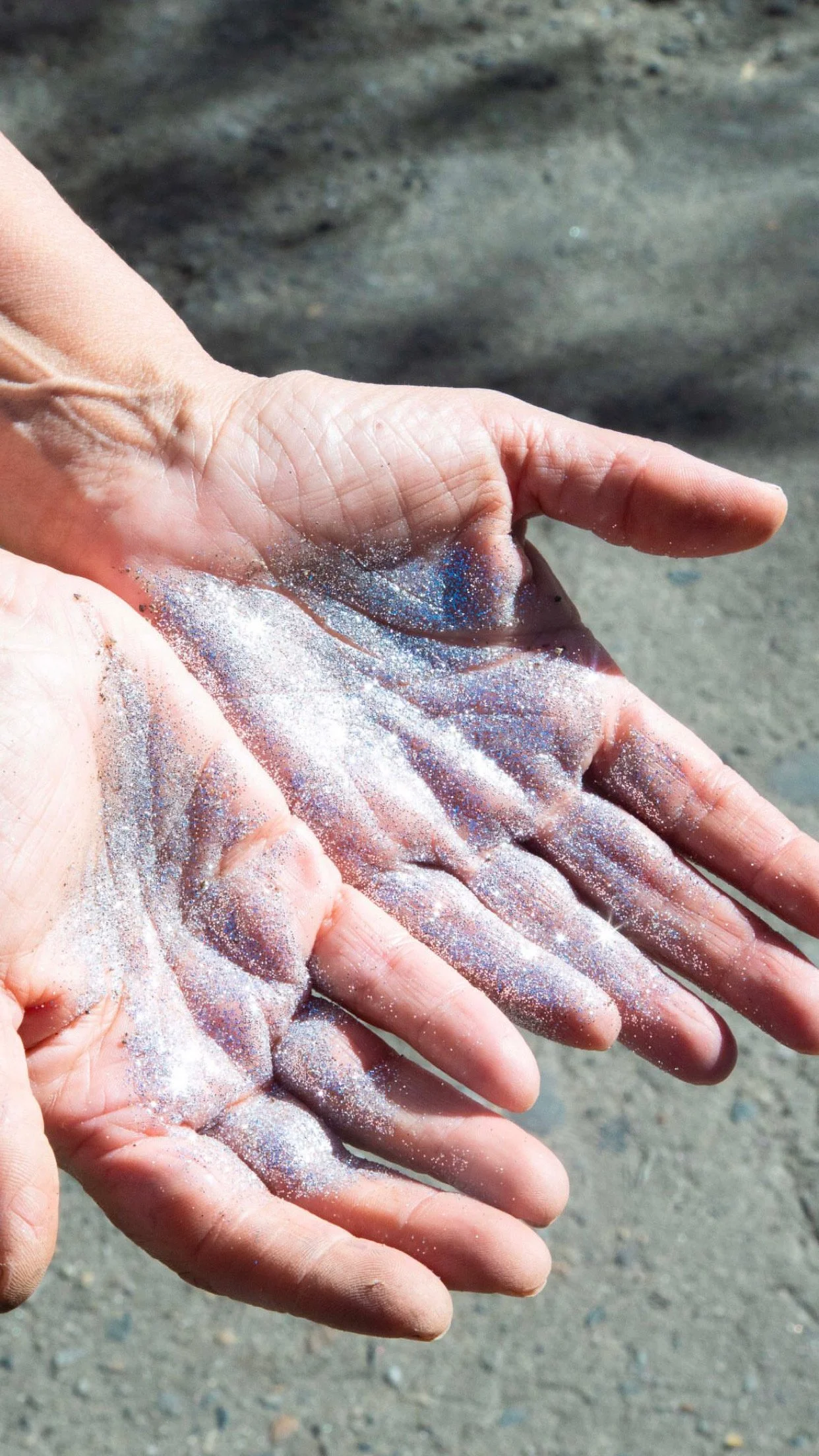 Two hands holding spakling dust-