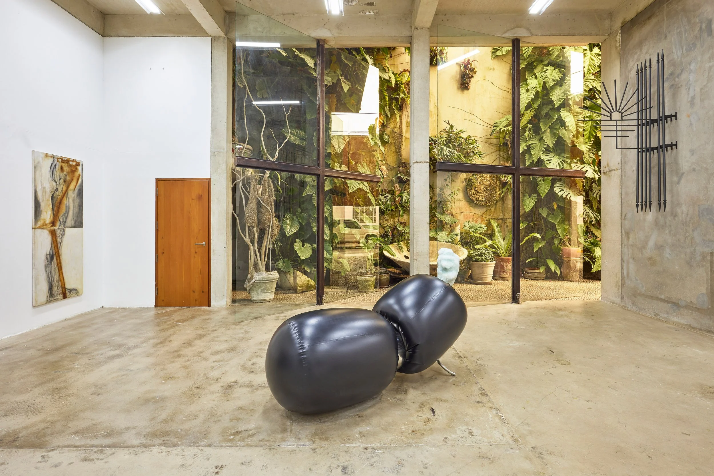 Miembro Fantasma: Bodies, Echoes, and Shifting Realities at Balneario in Lima