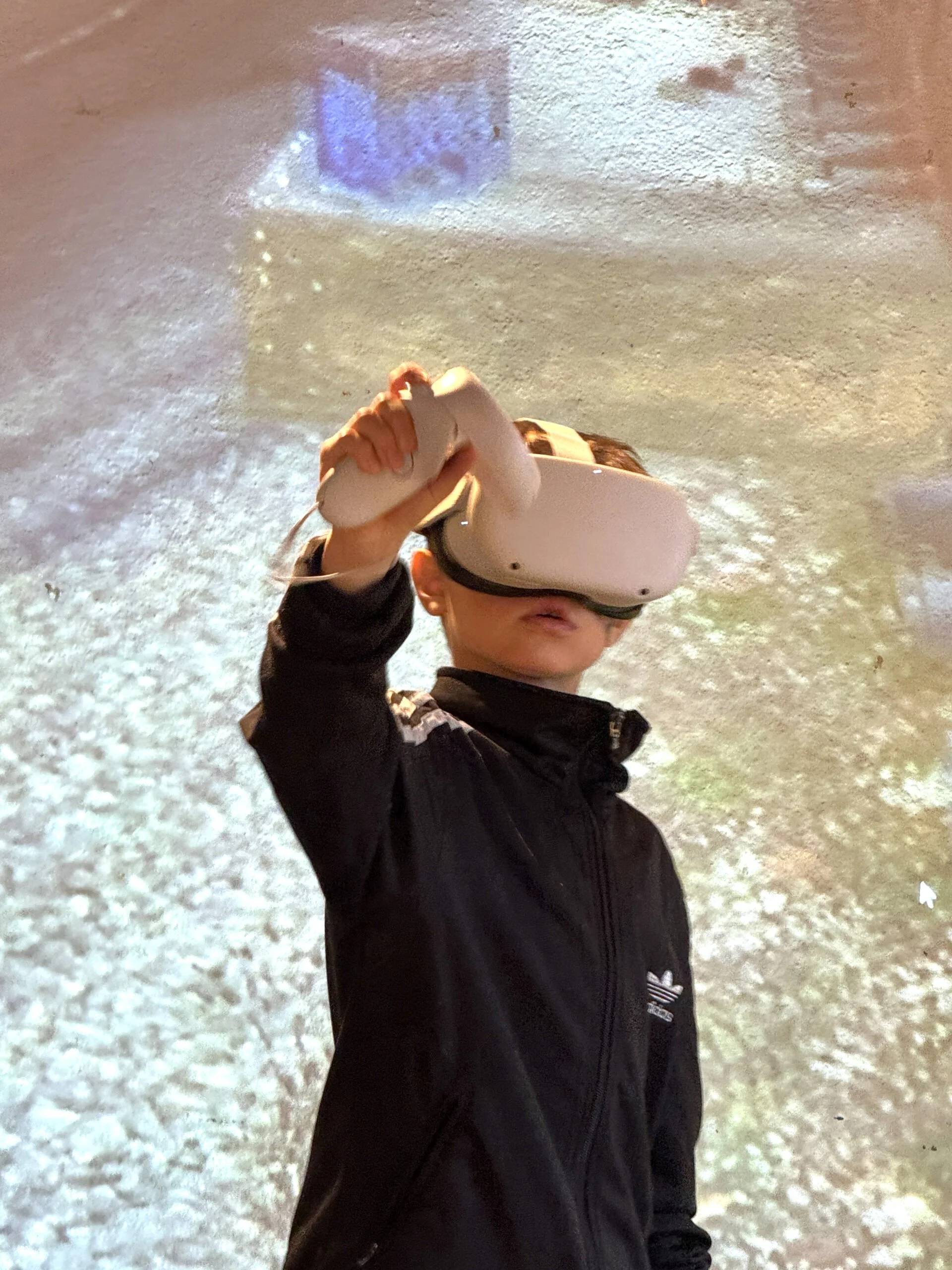 VR-Grraffiti med Esther Ericsson på Tjörnedala konsthall Bästa Festivalen 2023. Foto credit: Bästa Biennalen.
