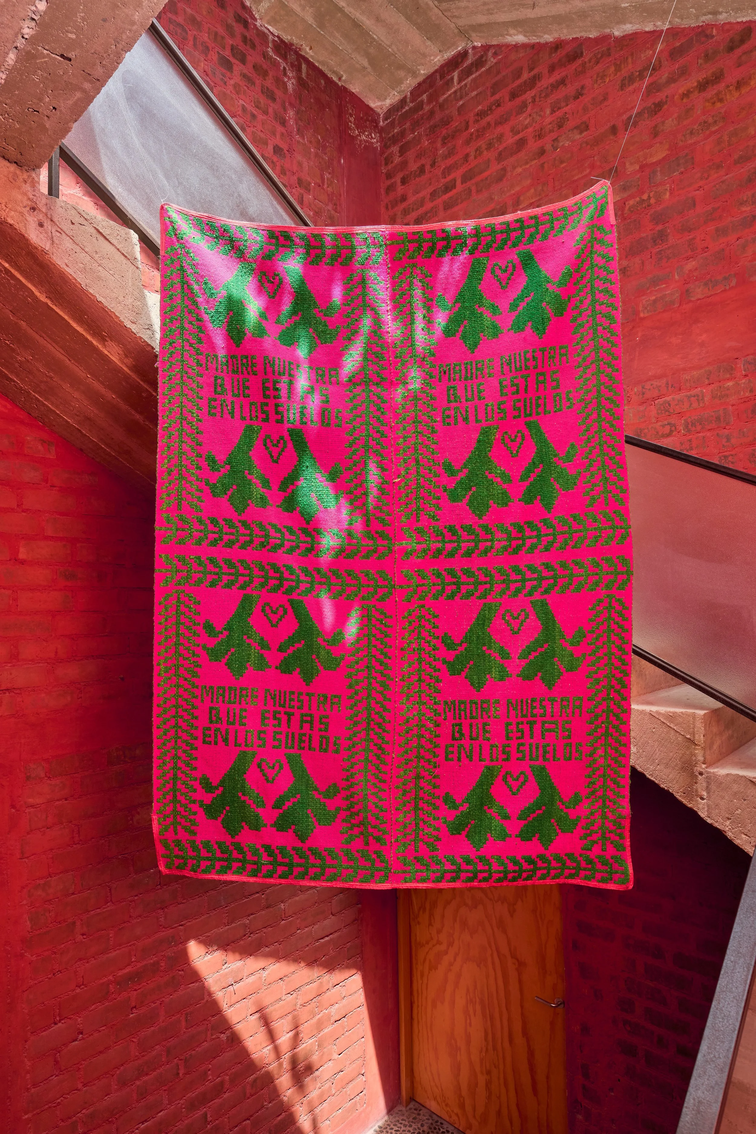 Aileen Gavonel textile. Woven by Máxima Acuña . Exhibition Miembro Fantasma N.A.S.A.L. Gallery, Mexico at Balneario, Lima. Photo: Juan Pablo Murrabarra