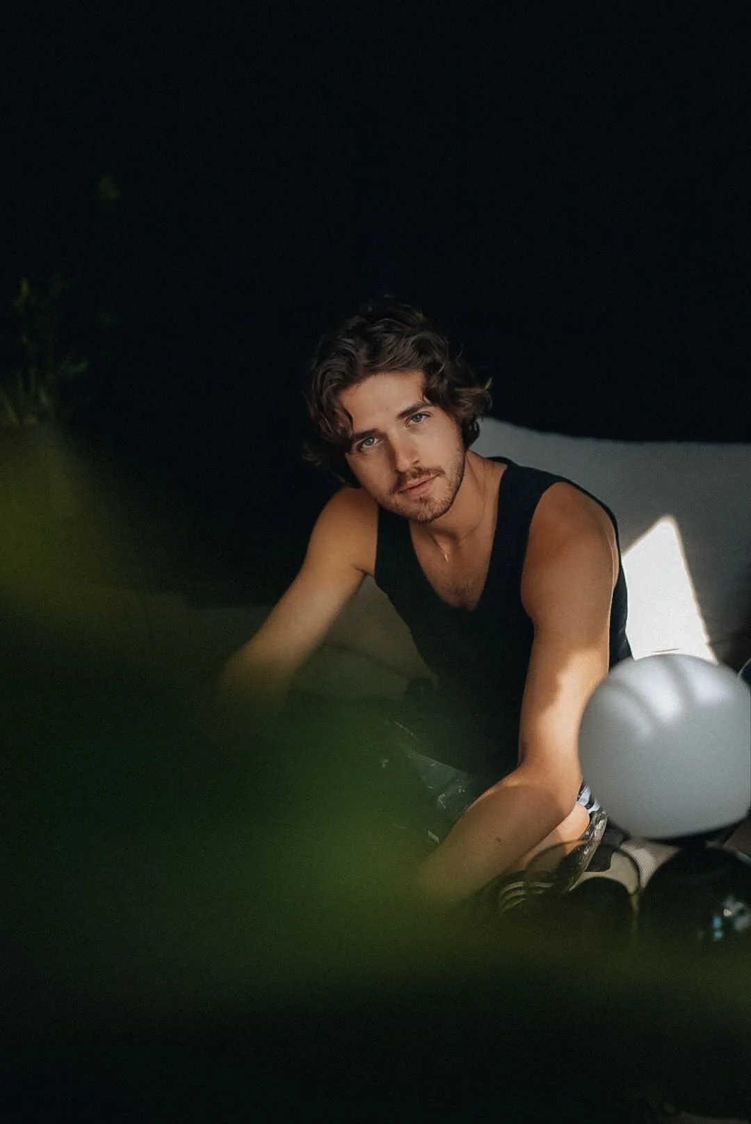 © Marie Vogt Ein frontal fotografiertes Portrait des Schwarzwälder Künstlers José Schloss