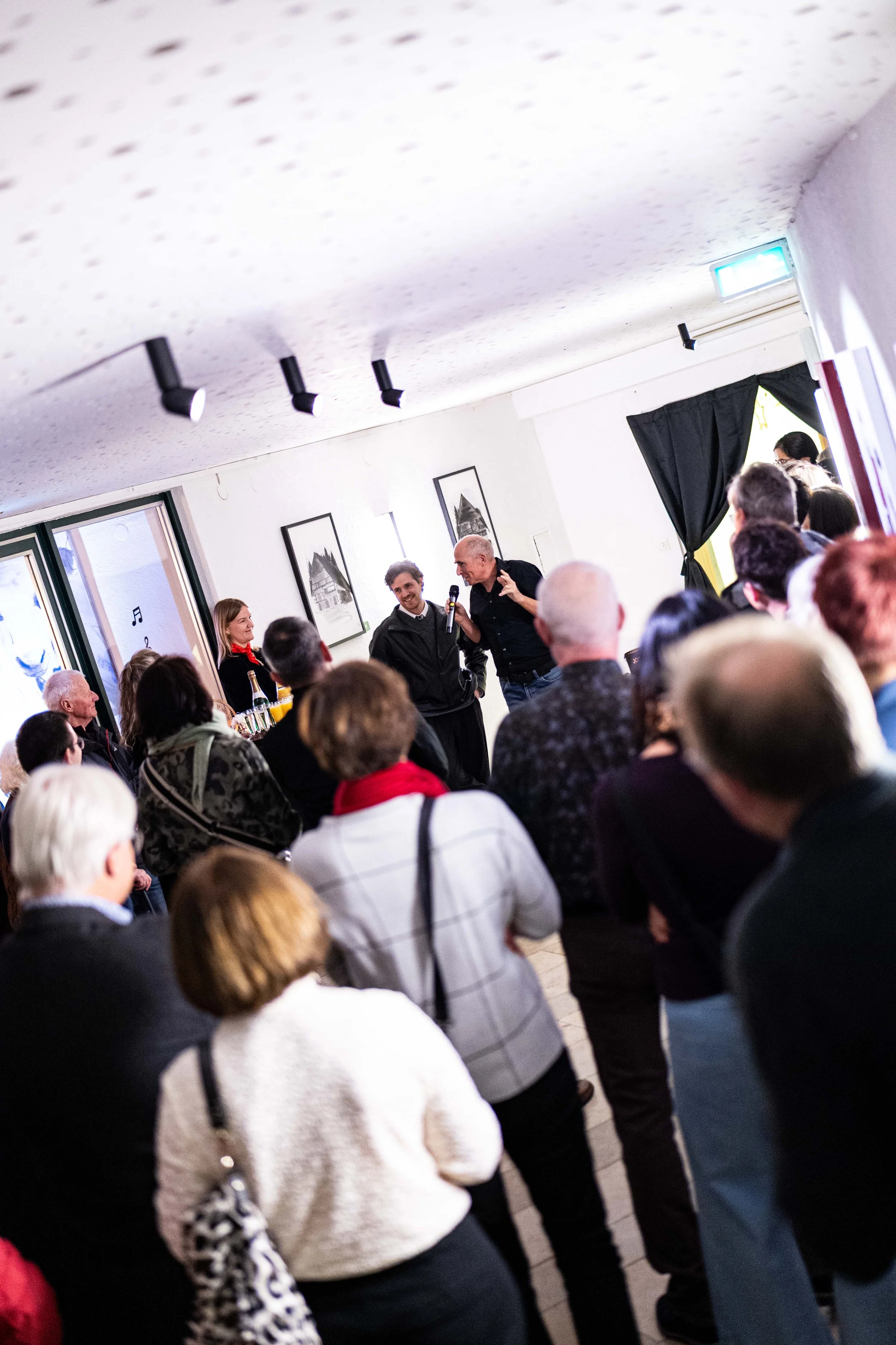 Liebevolle Gäste der Vernissage: "Bilder der Kunst" im Oberprechtal Fotos: Joshua Rzepka 