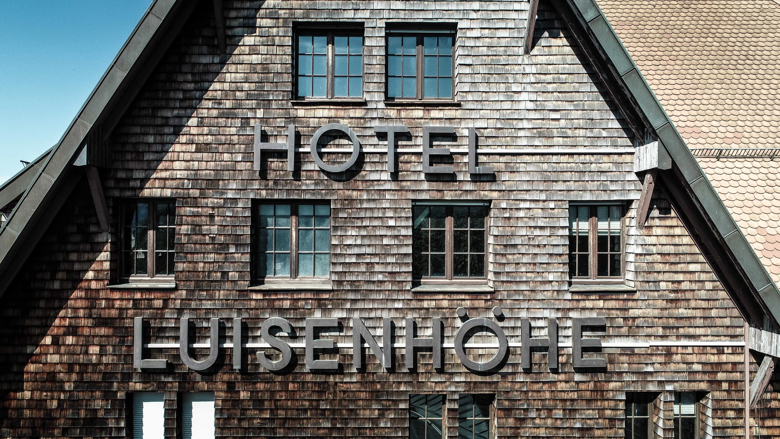 Luisenhöhe Hotel früher Fassade.jpeg