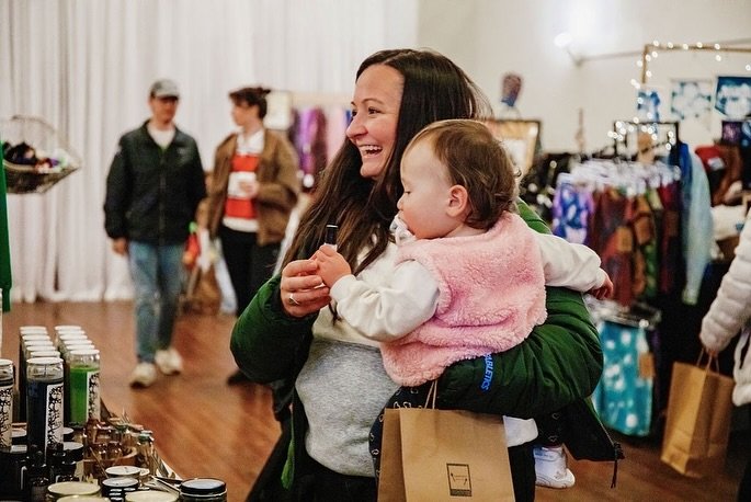 We can&rsquo;t wait for these smiling, good time vibes again come spring!

📸: @lindseyasweeney holiday market &lsquo;24