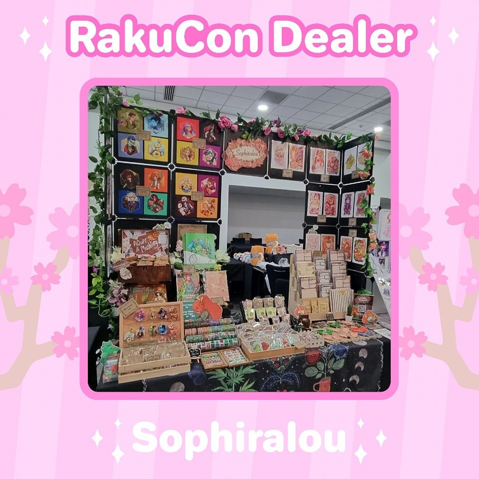 We're delighted to welcome back @sophiralou to RakuCon! 🌸 Swipe across to check out their beautiful work! 🩷 They sell a lovely range of wooden pins, prints, notepads, stickers and more! 💕

#animeconvention #ukconvention #convention #comiccon #raku