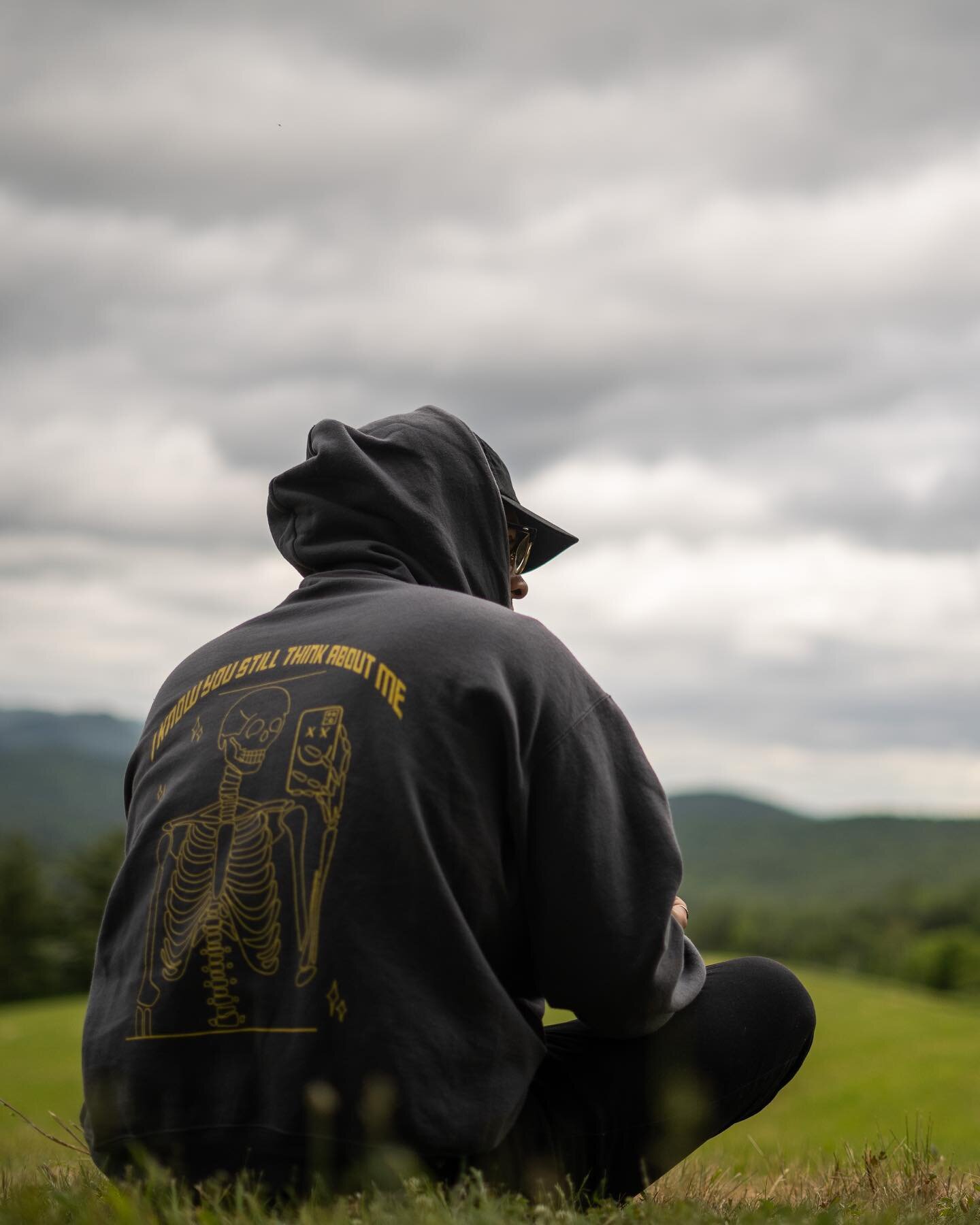 I know you still think about me
One of my favorite sweatshirts from @shopludic_closet 
.
.
#fypシ #photographer