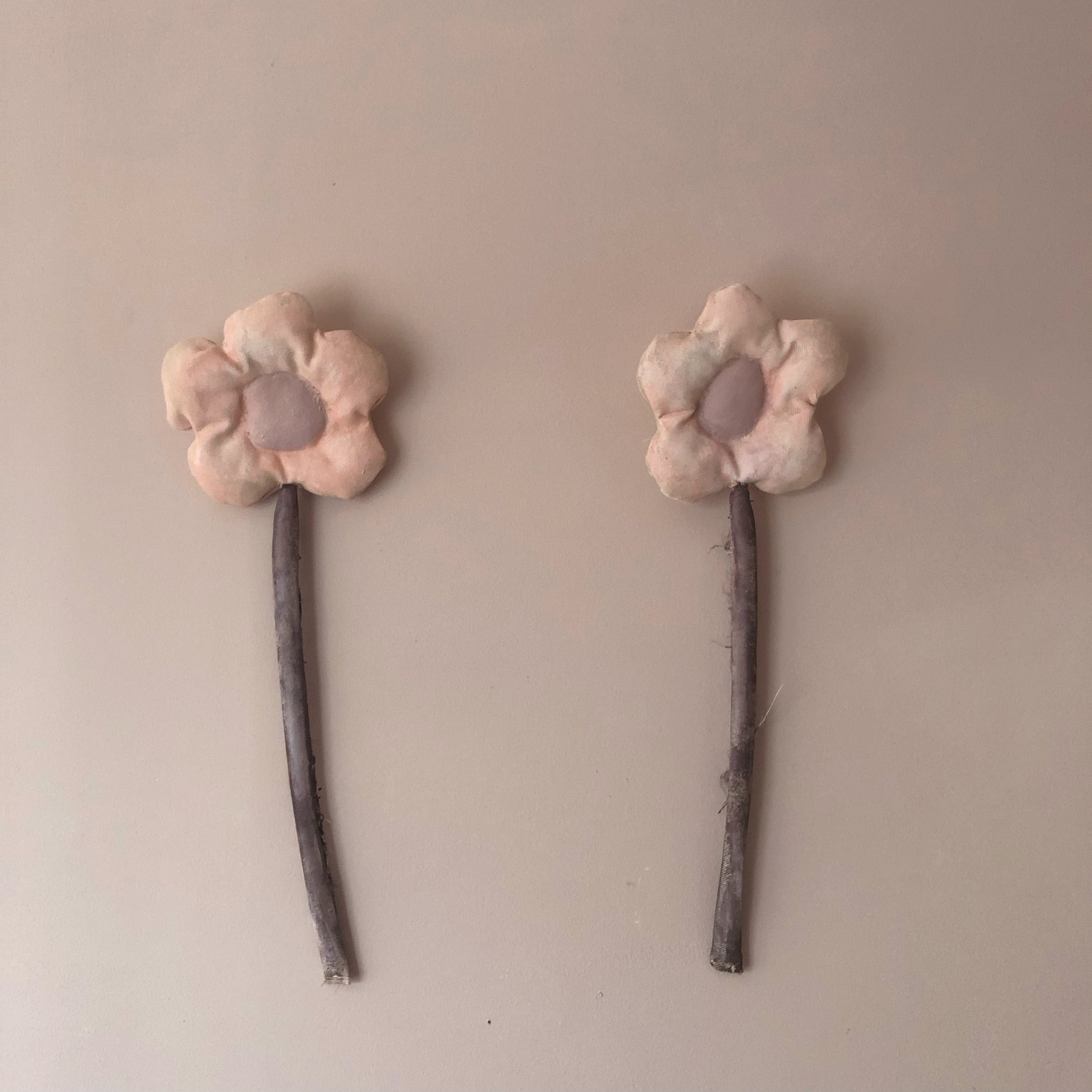 Kelly-Connor-Artist-Daisy-Contemporary-art-Modern-Art-Textile-Art..jpeg