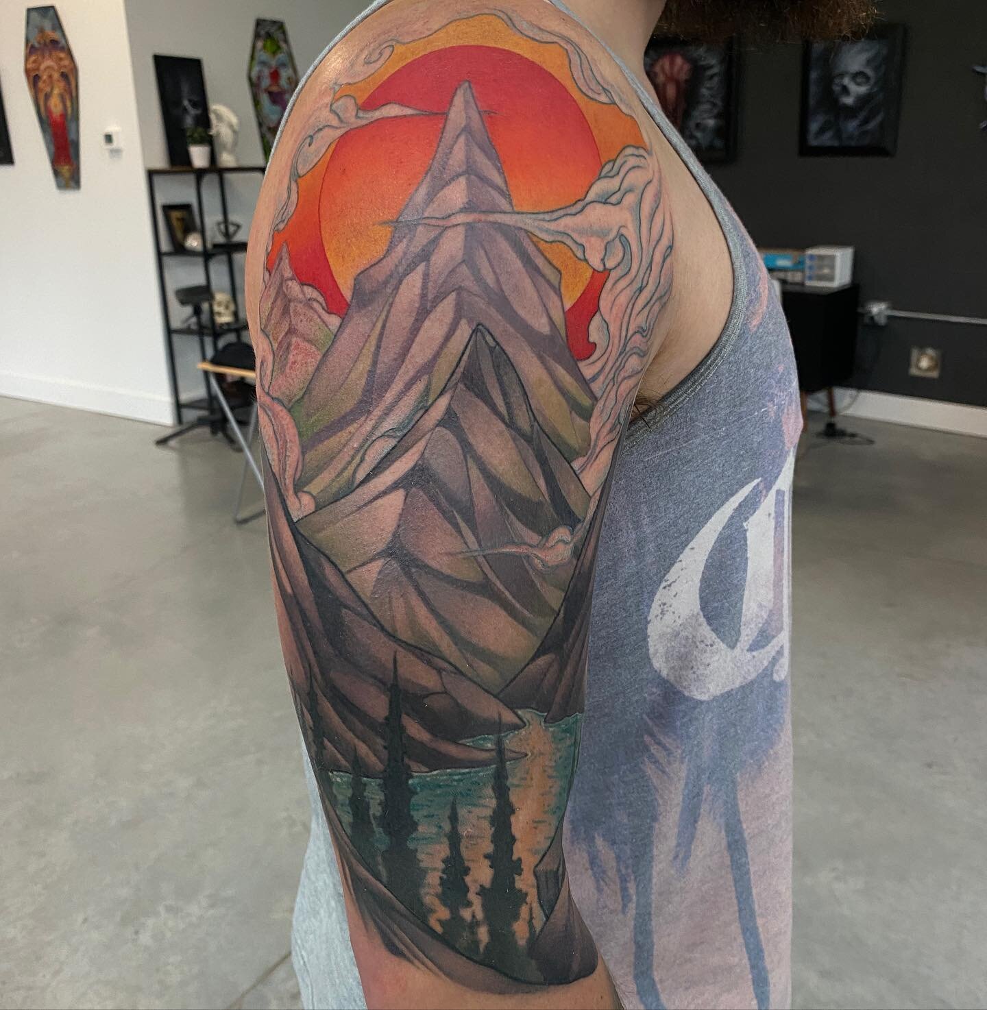 Stoked with how this mountainscape turned out on my dude Dakota! 🌿🏔🌲
&bull;
&bull;
&bull;
&bull;
&bull;
#columbustattooclub #hollowearth #hollowearthtattoo #Ohio #ohiotattooers #columbus #cbus #614 #614artists #asseenincolumbus #grandview #tattoos