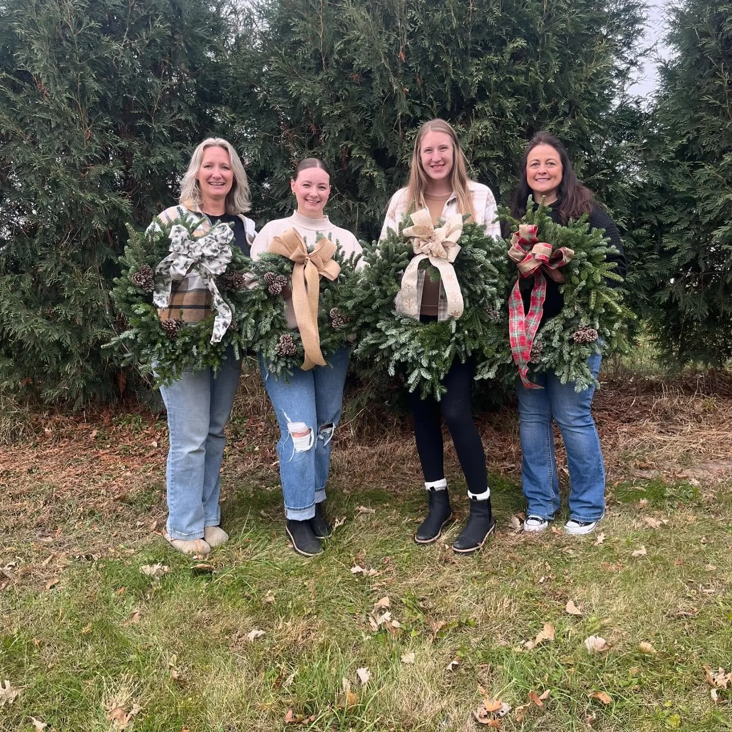 We are having so much fun with our workshops! There&rsquo;s more to come - check out our EVENTS page on our website site. www.ctreesonc.com 

#curvuetreefarm #curvuetreefarmandgardens #eauclaire #treefarm #eauclairetreefarm #holidayfun #workshops #ea