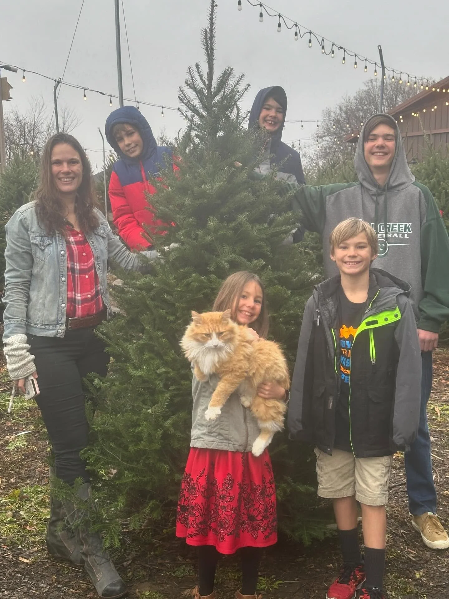 Whether you&rsquo;ve got time for a wagon ride or just enough time to grab a tree from our Pre-Cut lot, it&rsquo;s all about making family memories!

#familytraditions #makingmemories #christmasmemories #curvuetreefarm #curvuetreefarmandgardens #eauc
