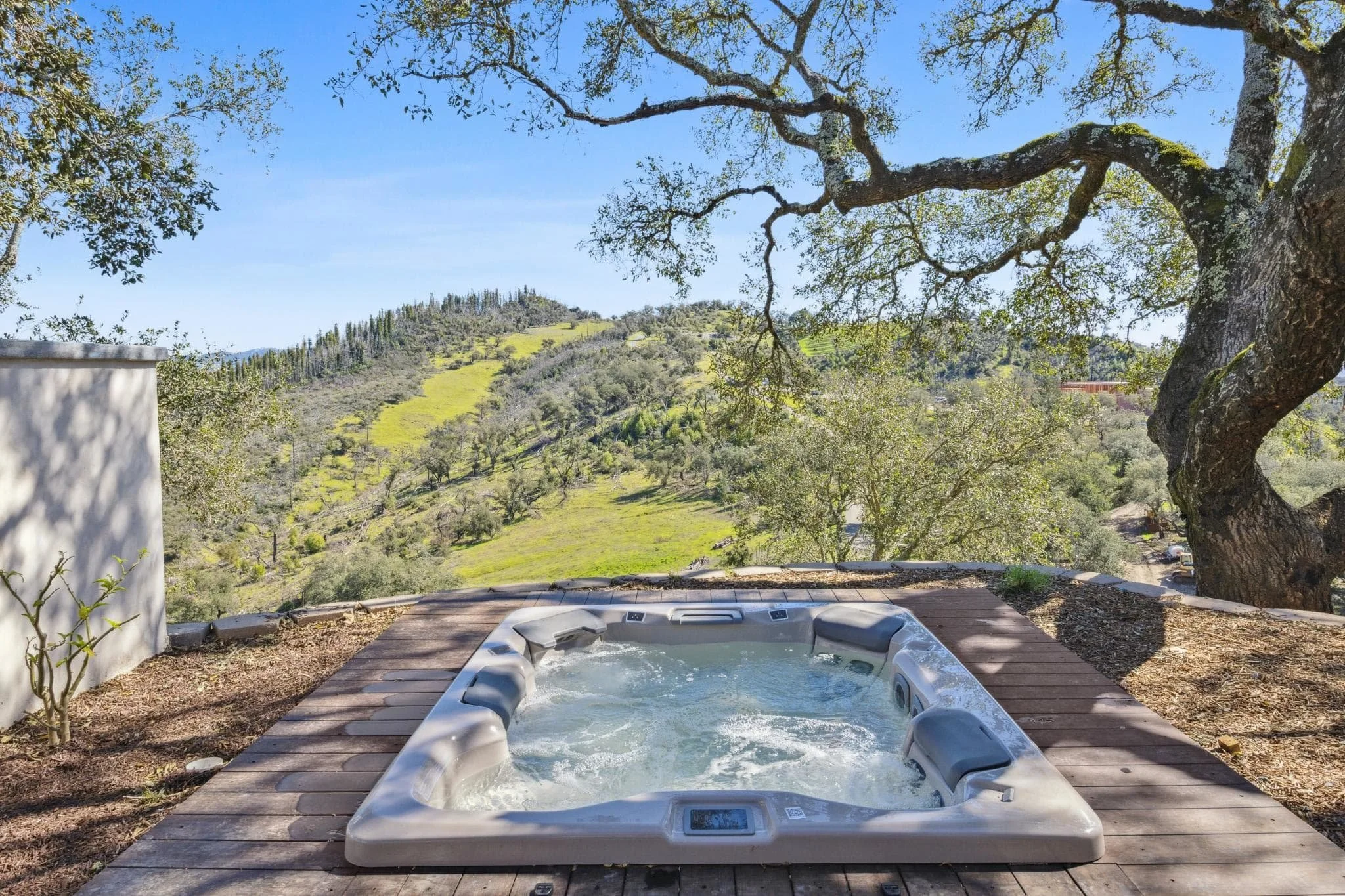 Luxury+Home+-redwood-hill-hottub.jpeg