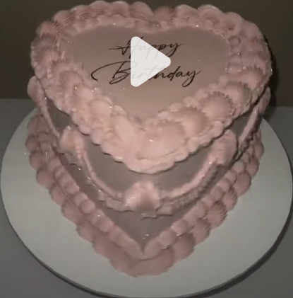 pink cake with glitter .png