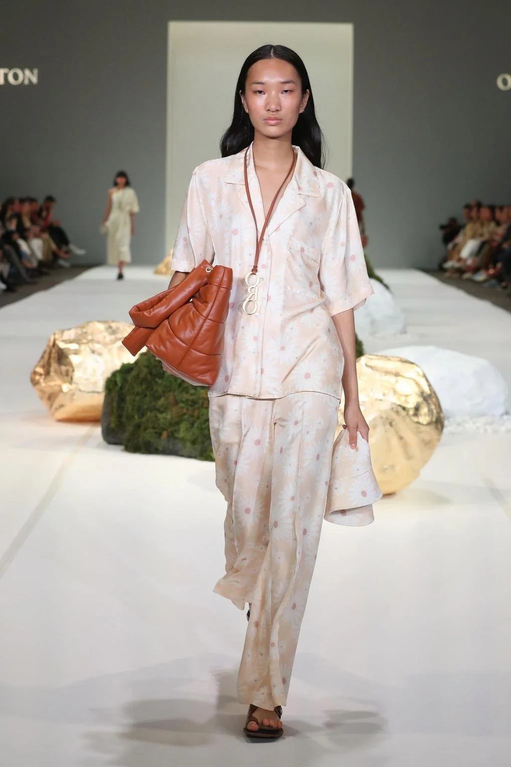 Oroton Resort 22
