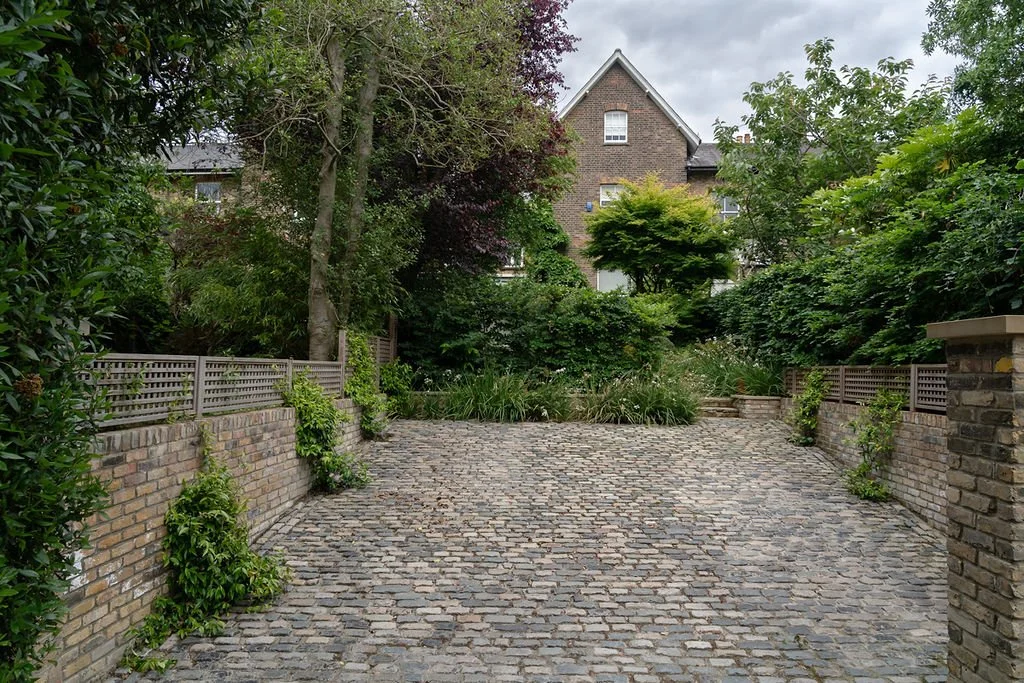 1.Driveway_Contemporary_Garden_Design_Nilufer_Danis.jpg