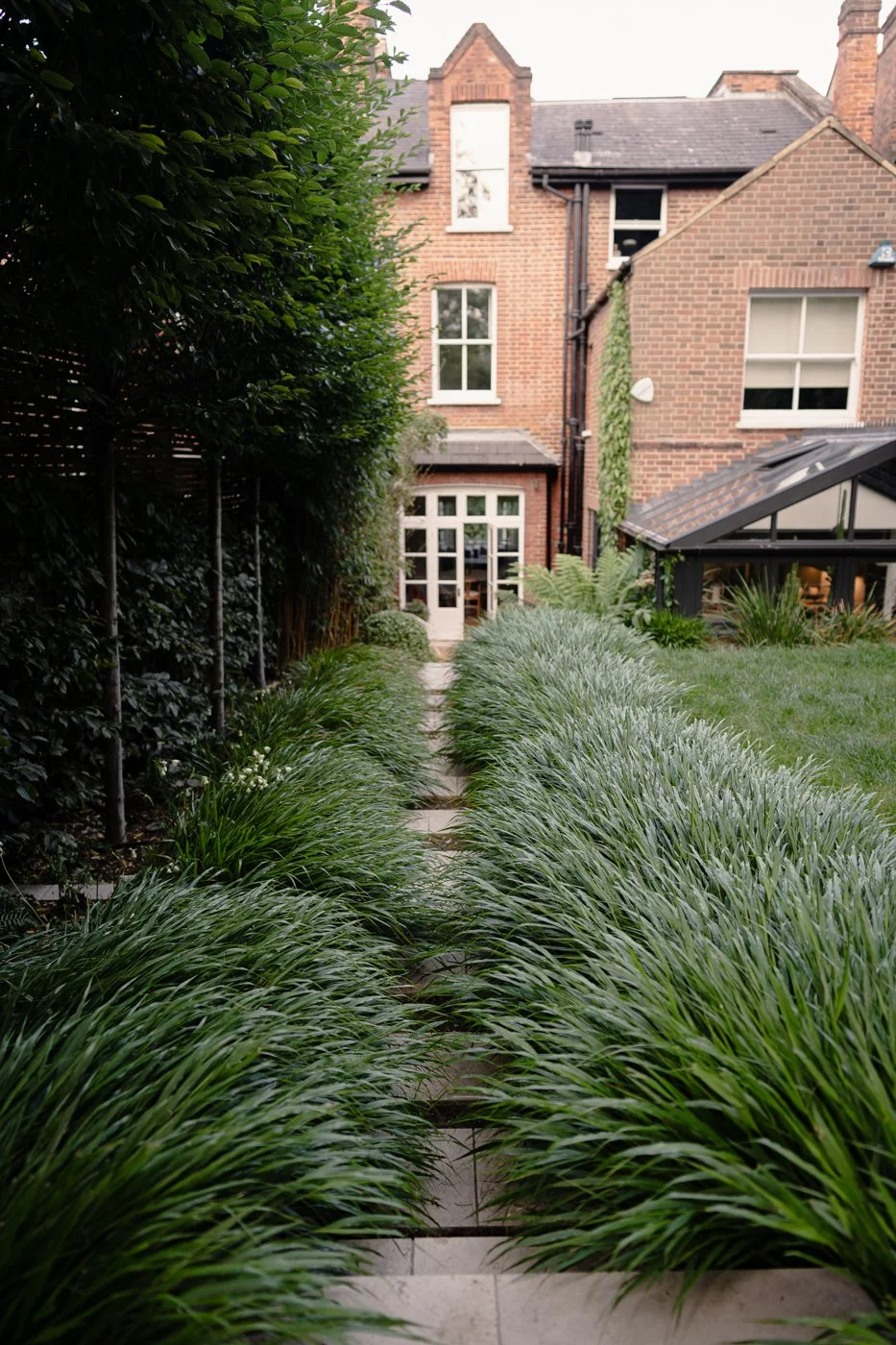 5_Path_Stepping_Stones_Between_Grass_Nilufer_Danis.jpg