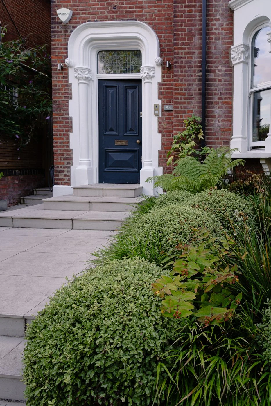 10_Entrance_Design_Ball_Shape_Plants_Nilufer_Danis.jpg